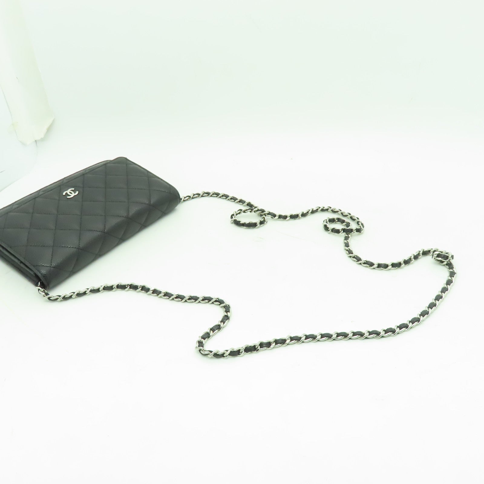 CHANEL 菱格Caviar皮革WOC銀扣鏈帶肩背袋黑色
