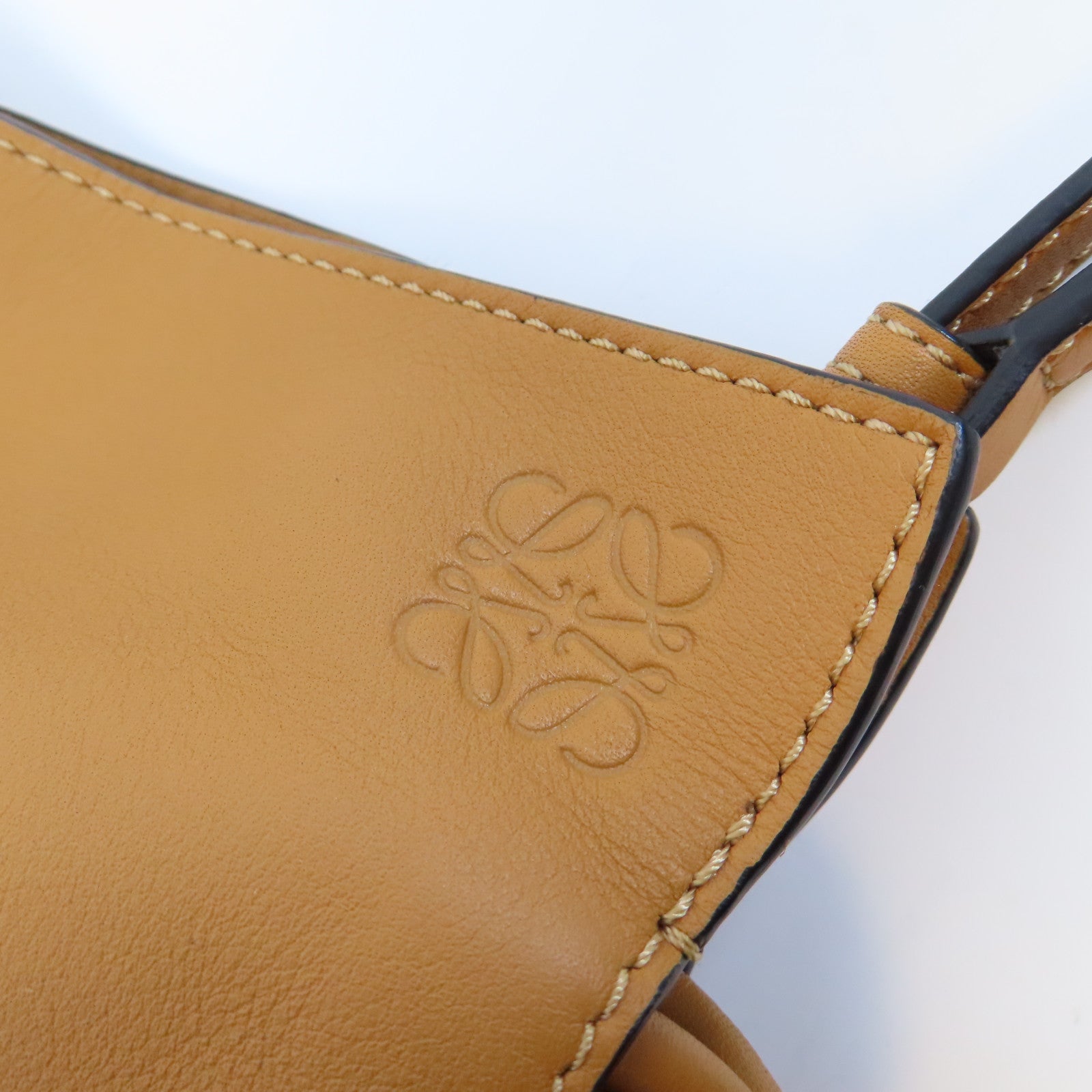 LOEWE 牛皮皮革Flamenco肩背袋啡色