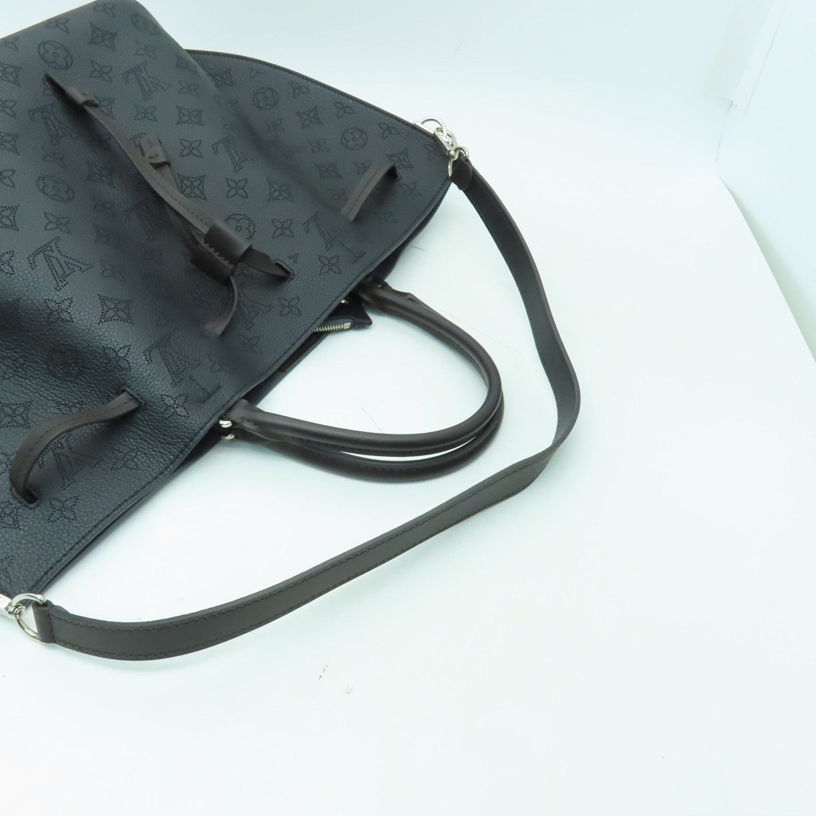 LOUIS VUITTON Mahina Girolata銀扣手挽肩背兩用袋黑色