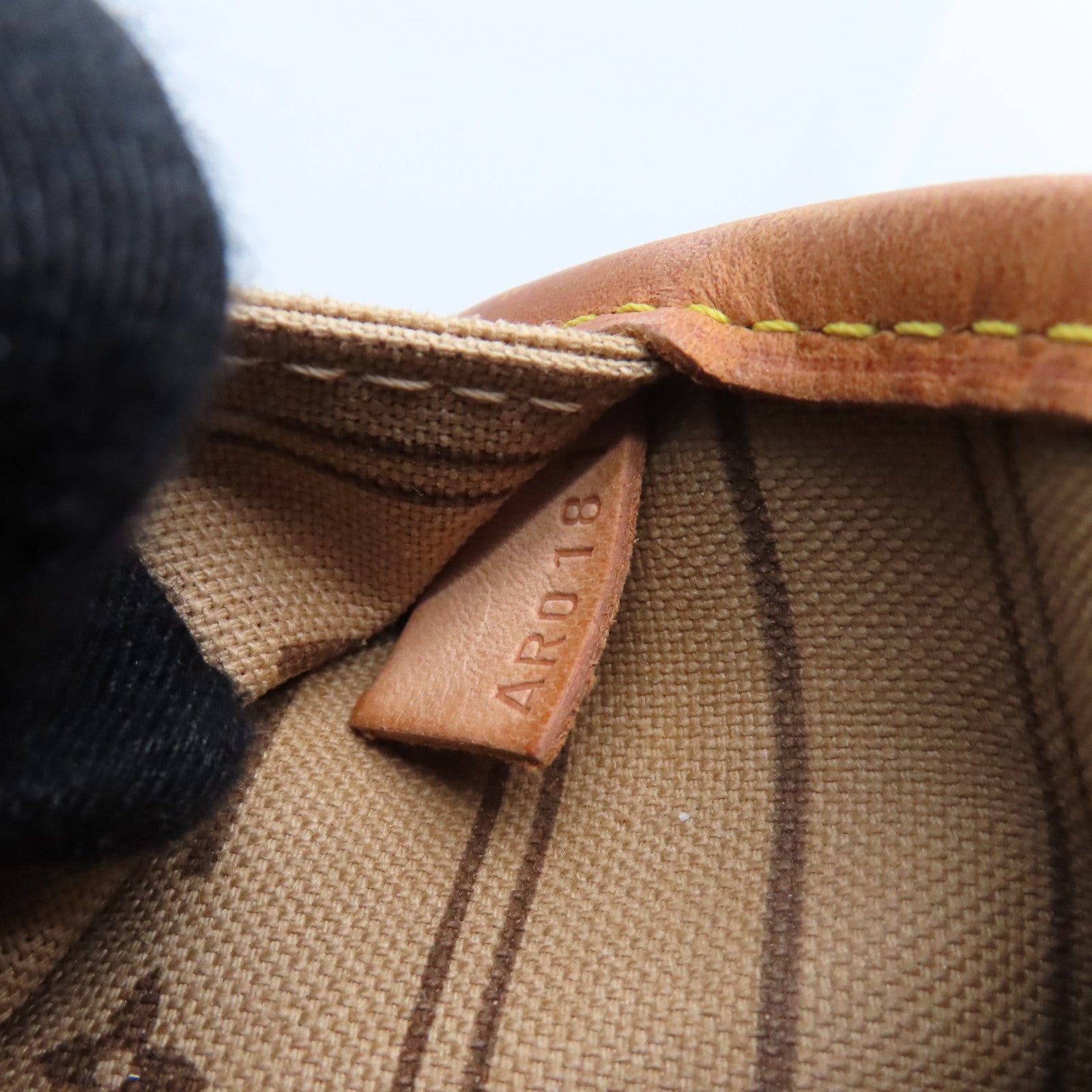 LOUIS VUITTON Monogram Neverfull MM gold buckle shoulder bag / hand bag brown