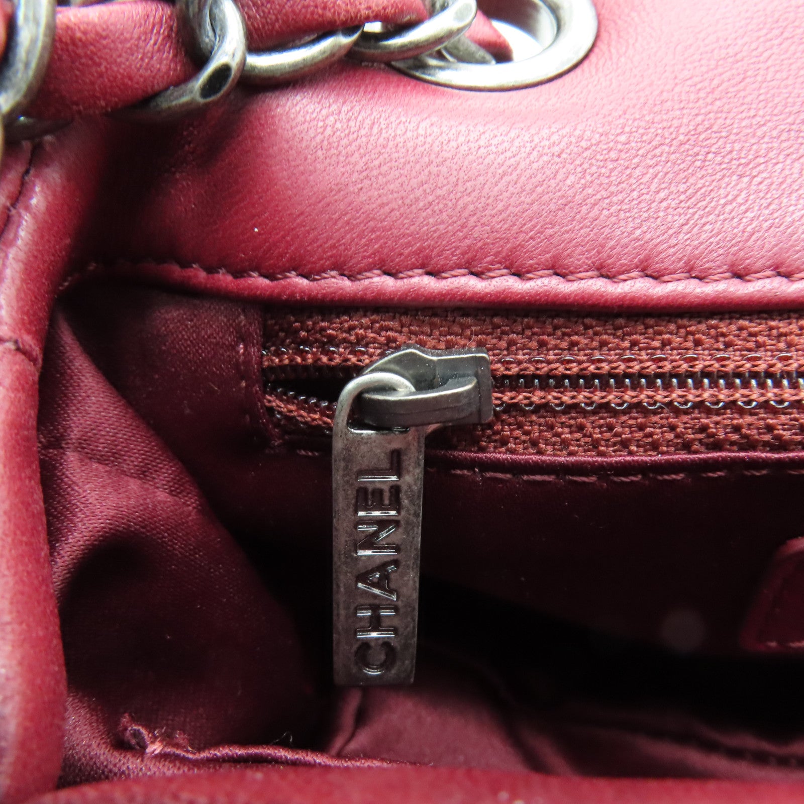 CHANEL Lingge cowhide leather Chain Shoulder Bag silver buckle chain shoulder bag red
