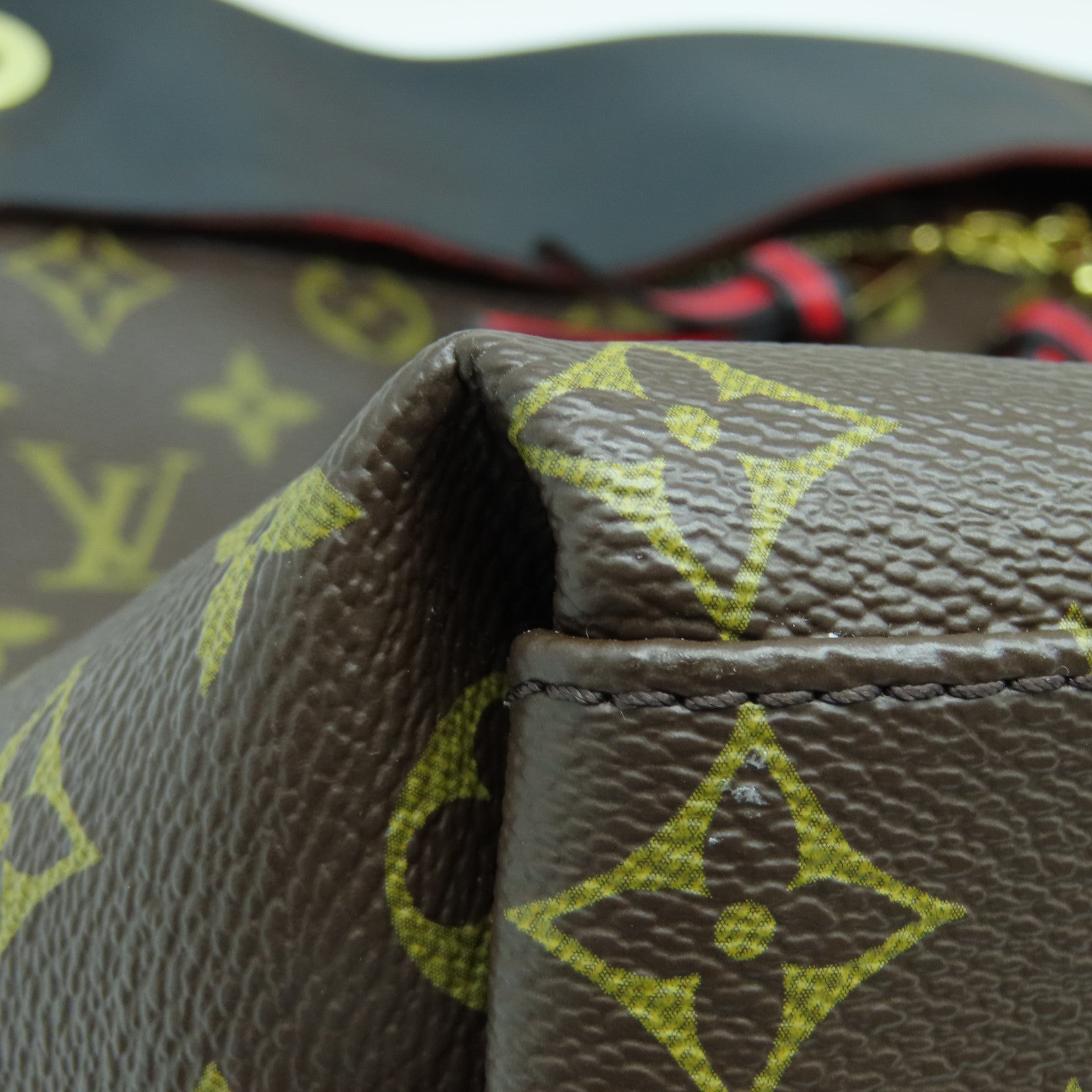 LOUIS VUITTON Monogram Tuileries金扣肩背袋棕色/黑色/红色