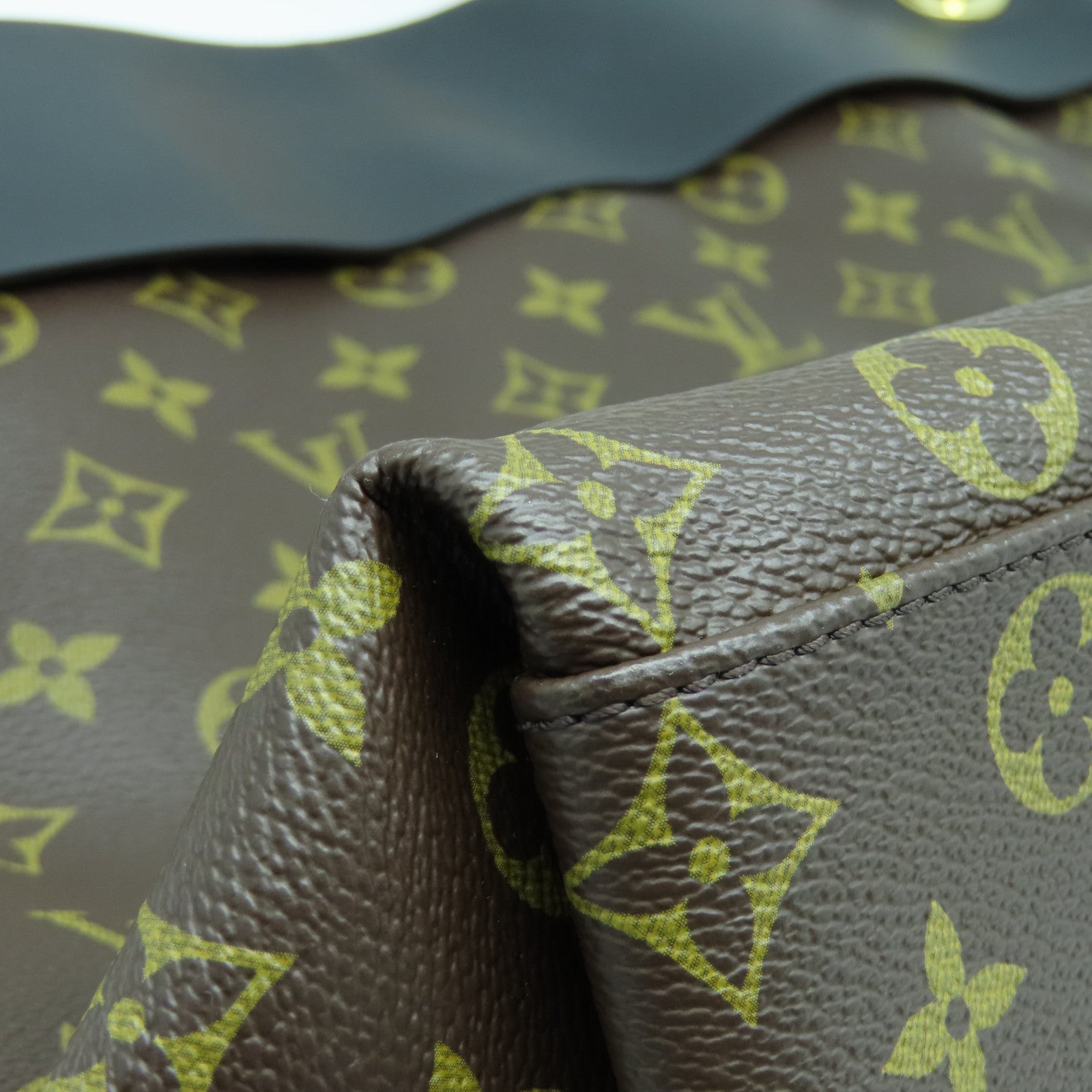 LOUIS VUITTON Monogram Tuileries金扣肩背袋棕色/黑色/红色