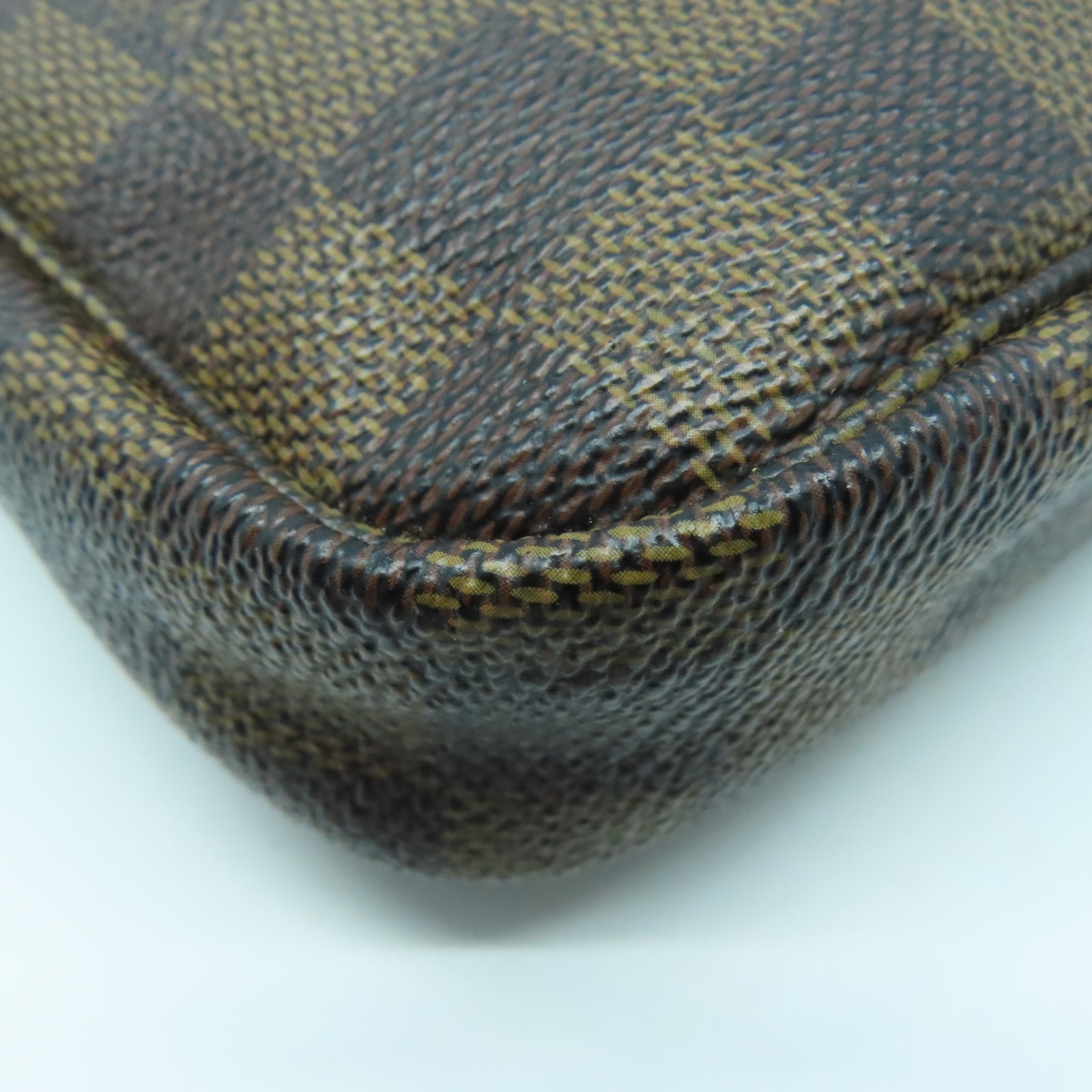 LOUIS VUITTON Damier Pochette Accessories金扣手拿包啡色