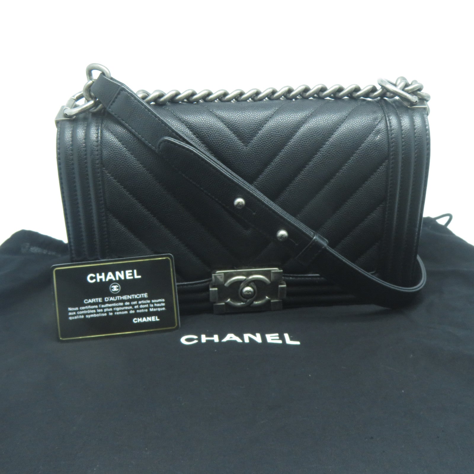 CHANEL Caviar皮革Boy 25cm銀扣鏈帶肩背袋黑色