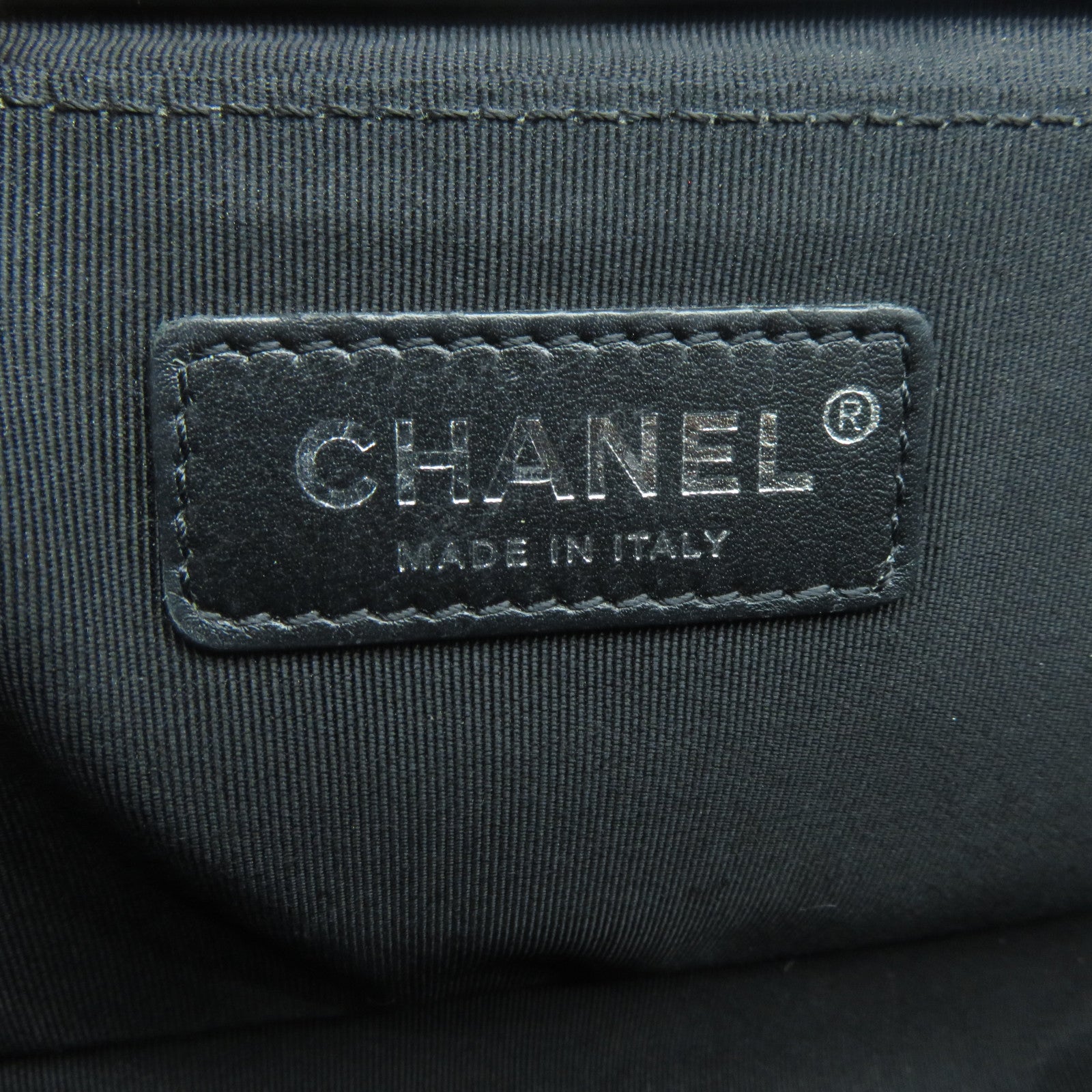 CHANEL Caviar皮革Boy 25cm銀扣鏈帶肩背袋黑色