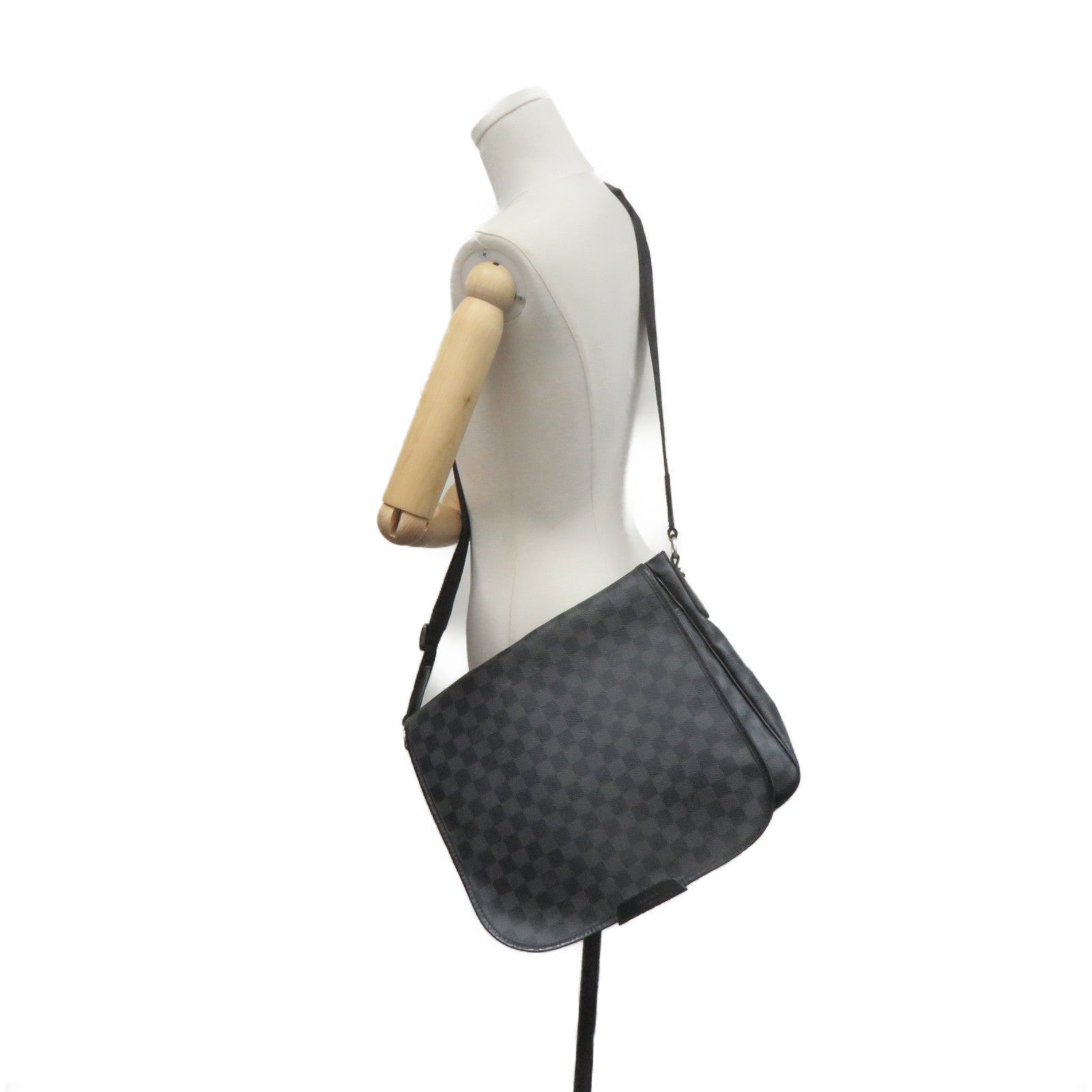 LOUIS VUITTON Damier Graphite Daniel MM Shoulder Bag肩背袋黑色
