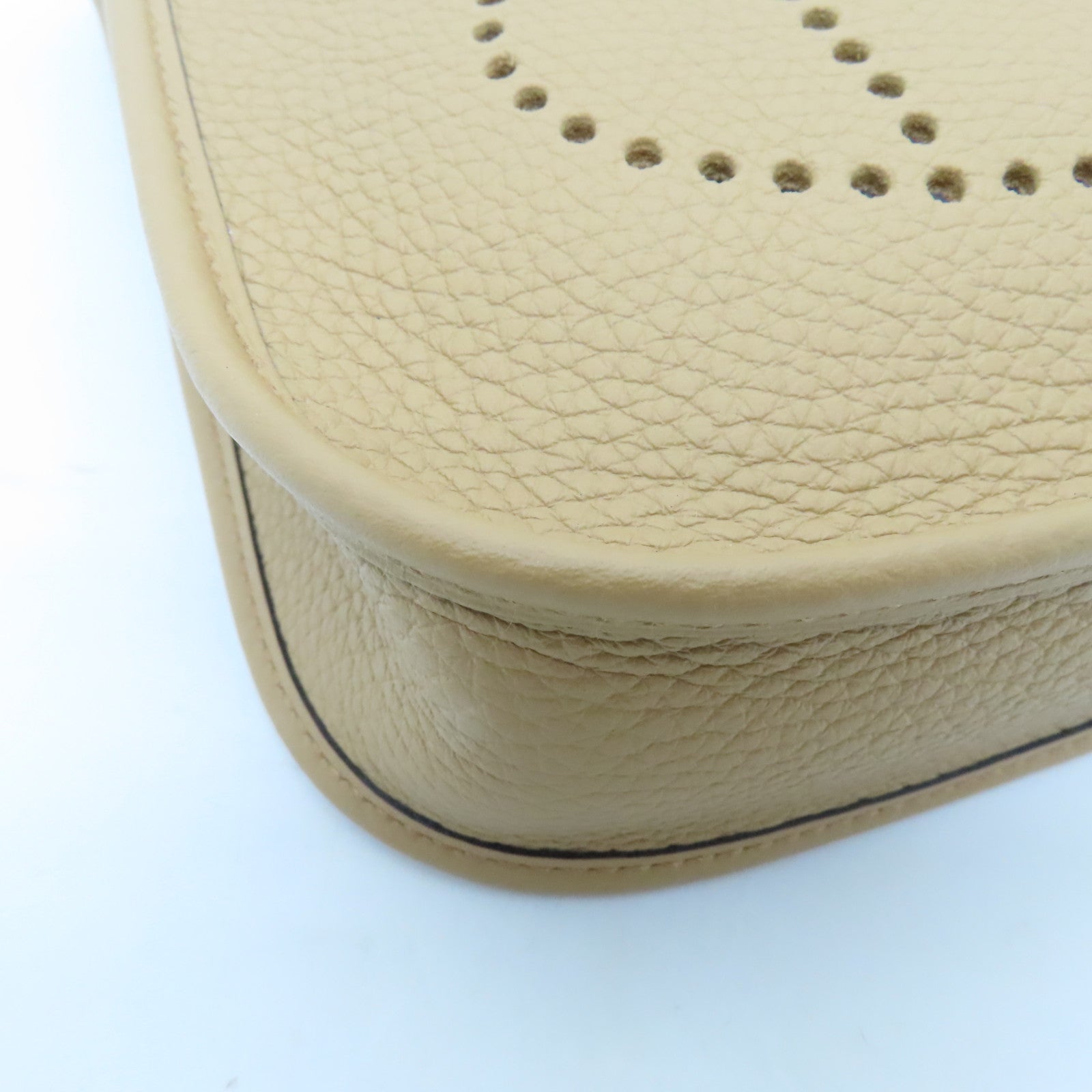 HERMES Clemence皮革Evelyne TPM金扣肩背袋杏色