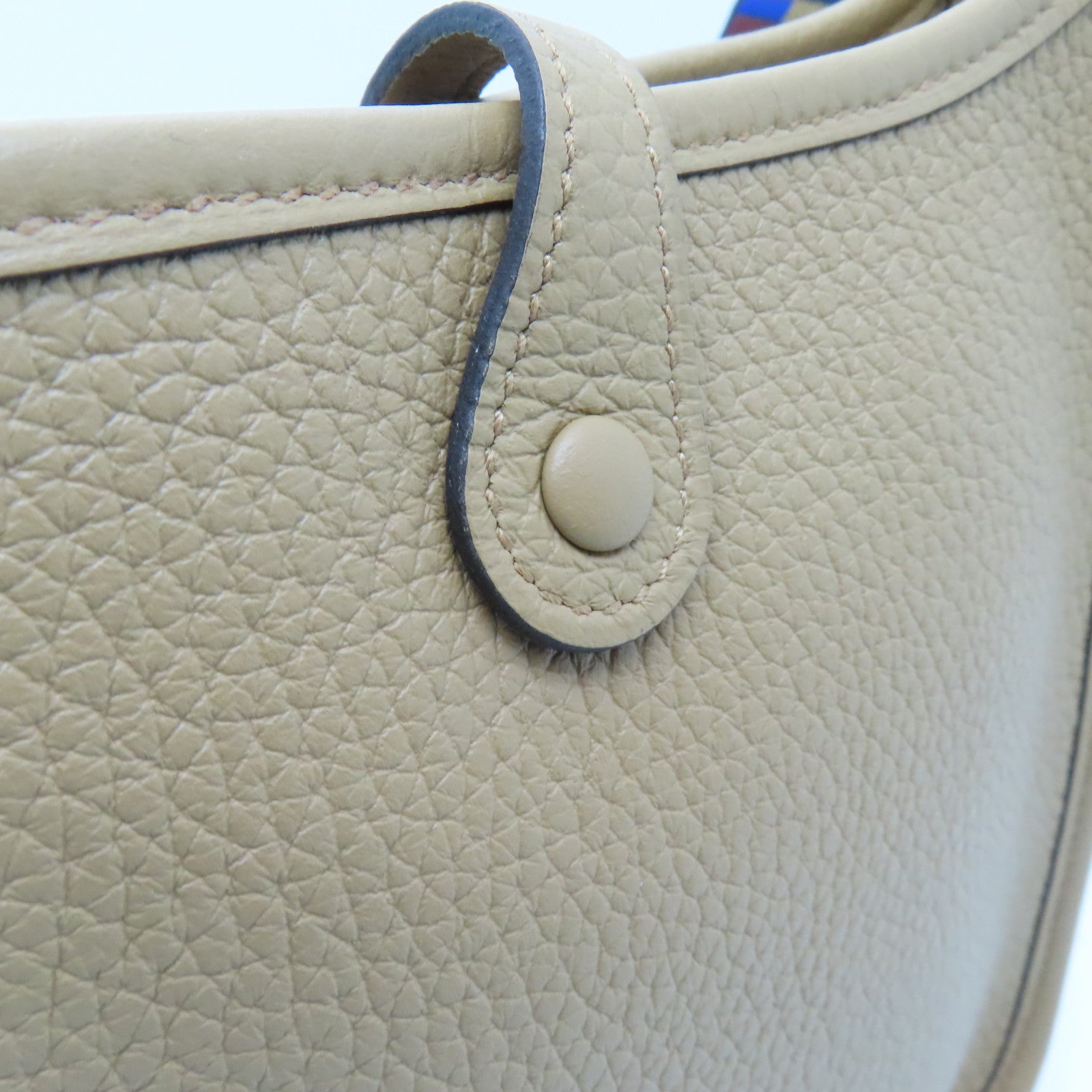 HERMES Clemence皮革Evelyne TPM金扣肩背袋杏色