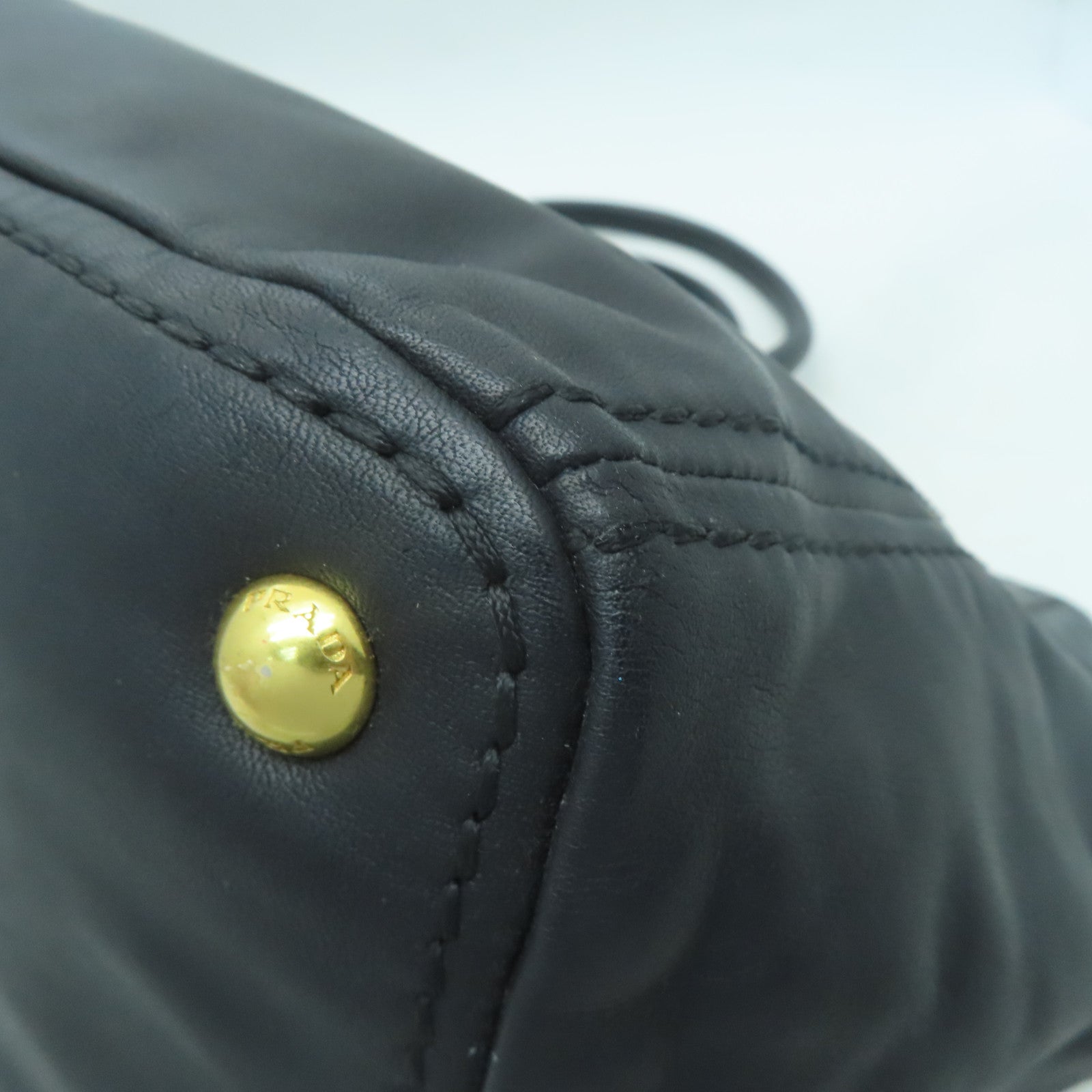 PRADA 牛皮皮革Handbag金扣手挽袋黑色