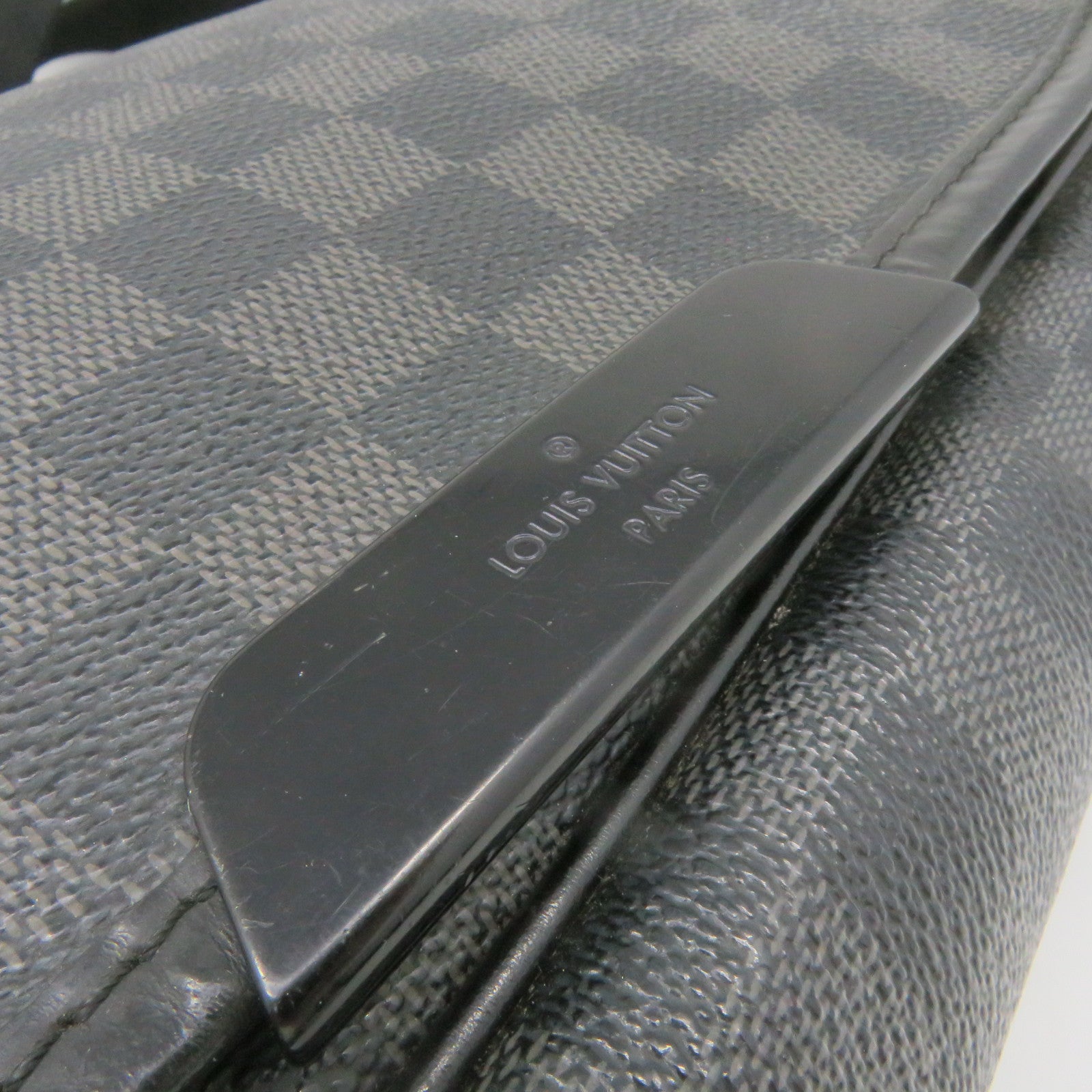 LOUIS VUITTON Damier Graphite Daniel MM Shoulder Bag肩背袋黑色