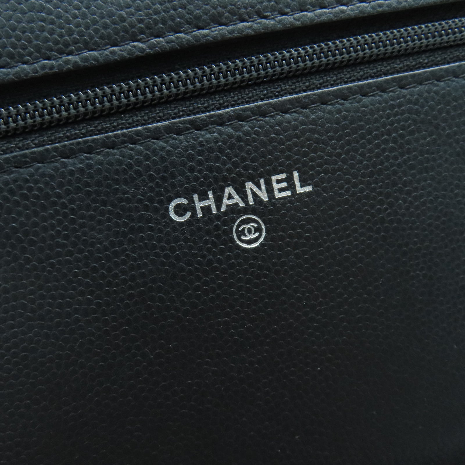 CHANEL Caviar皮革Wallet On Chain链带肩背袋银扣黑色