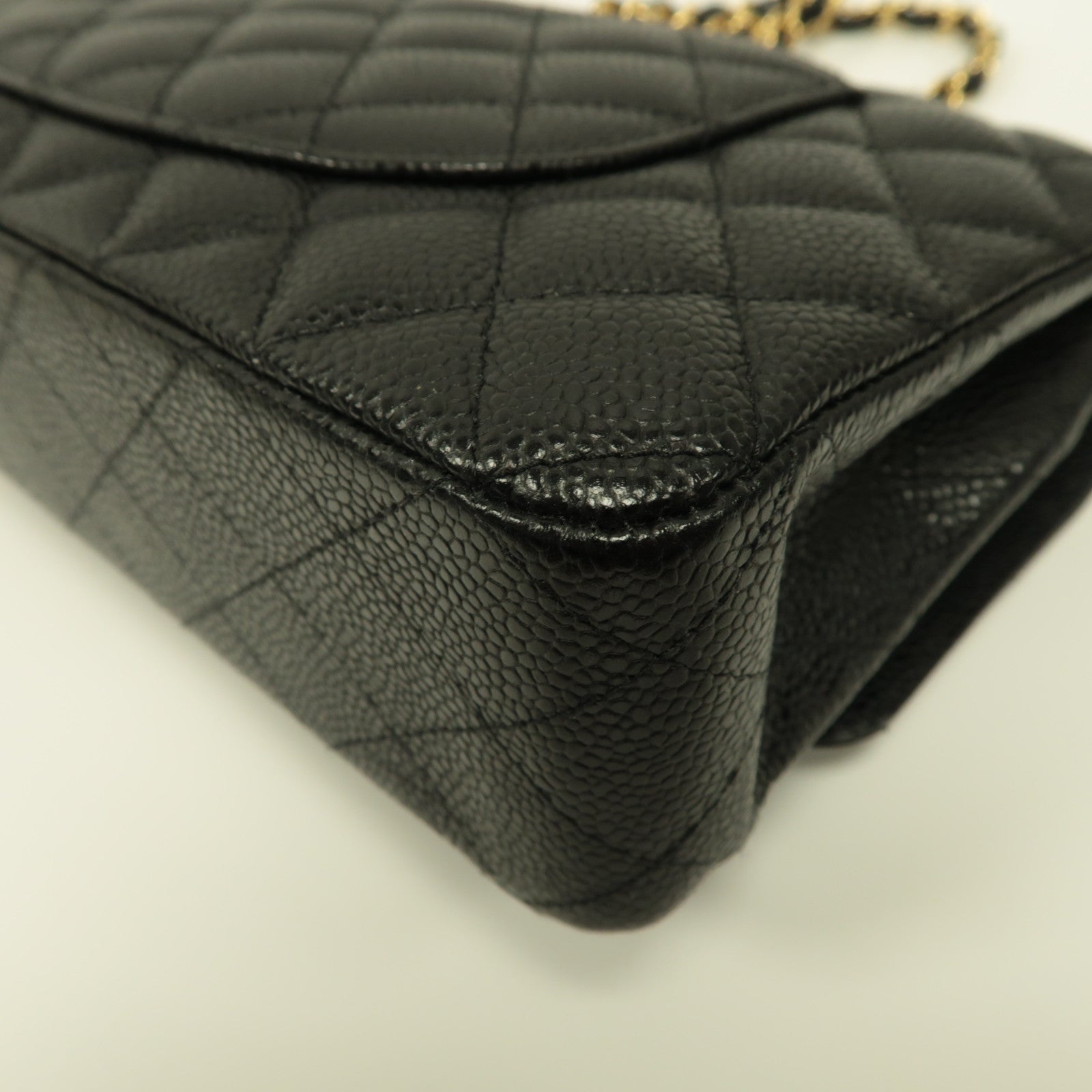 CHANEL 菱格Caviar皮革Classic 25金扣鏈帶肩背袋黑色