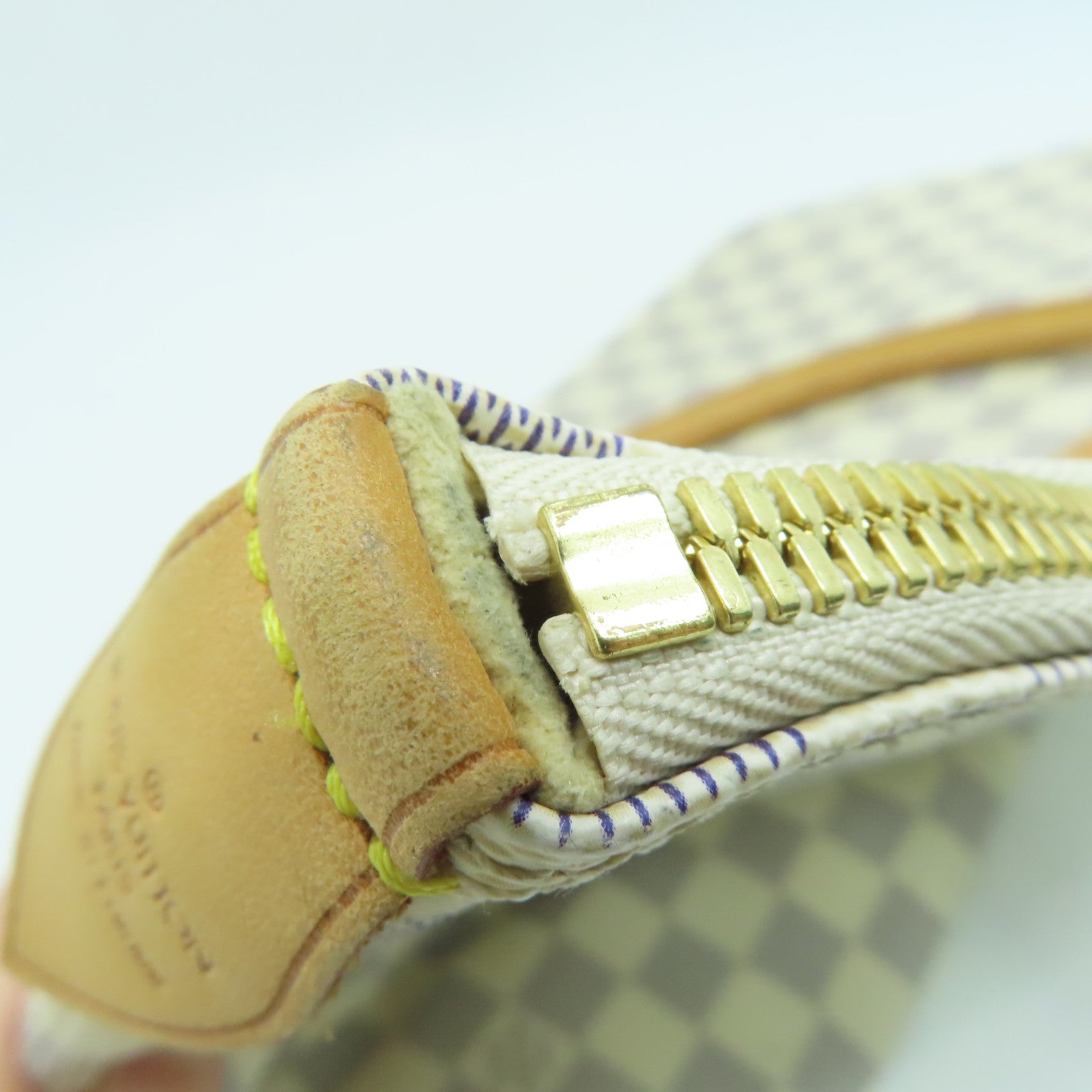 LOUIS VUITTON Damier Azur Saleya MM金扣手挽袋米色