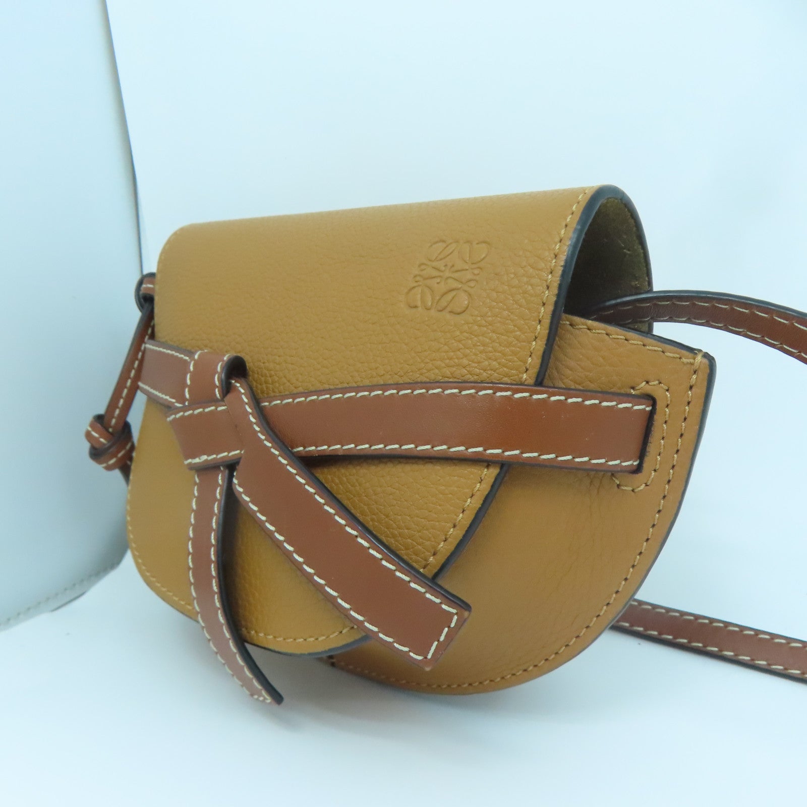 LOEWE 牛皮皮革Small Gate金扣肩背袋啡色