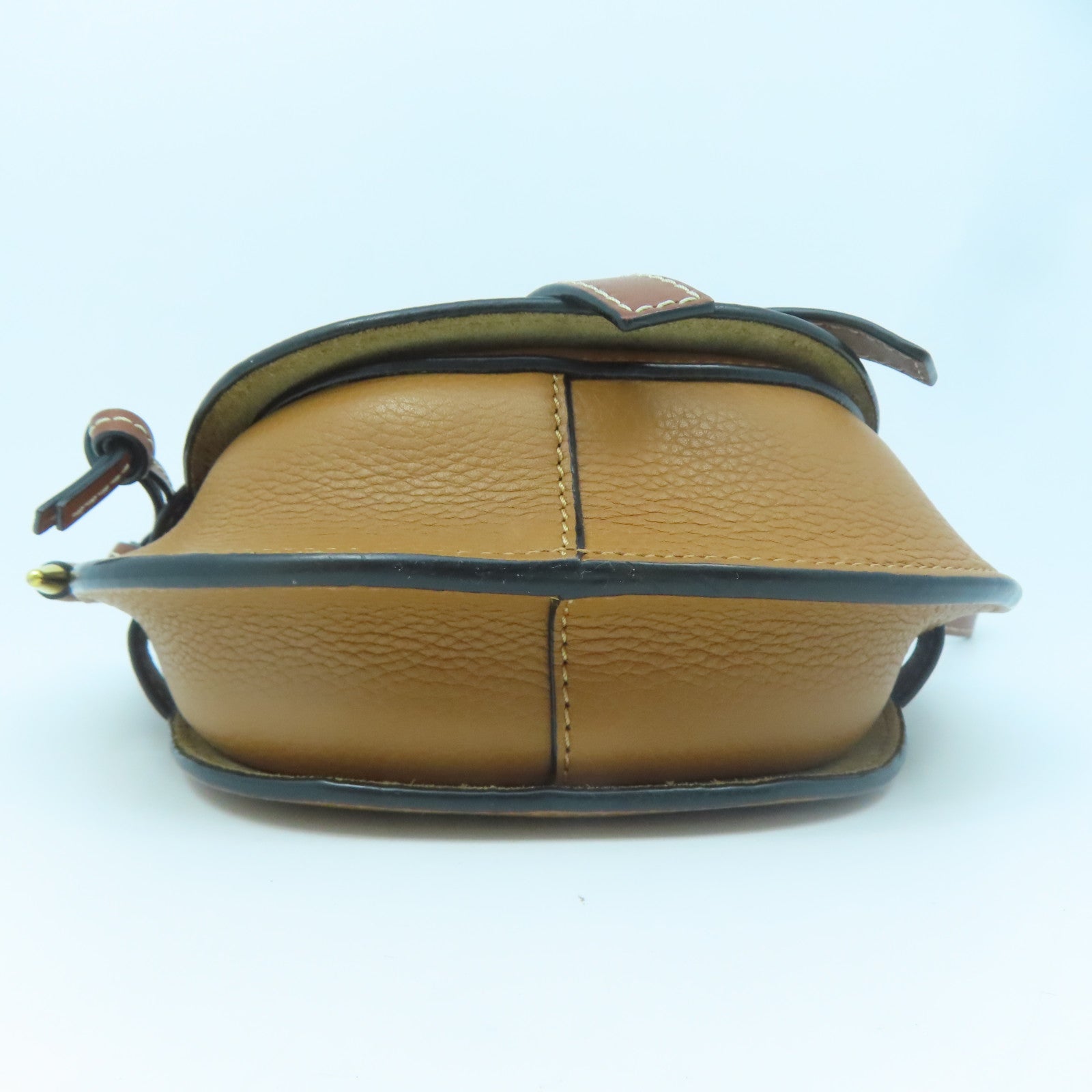 LOEWE 牛皮皮革Small Gate金扣肩背袋啡色