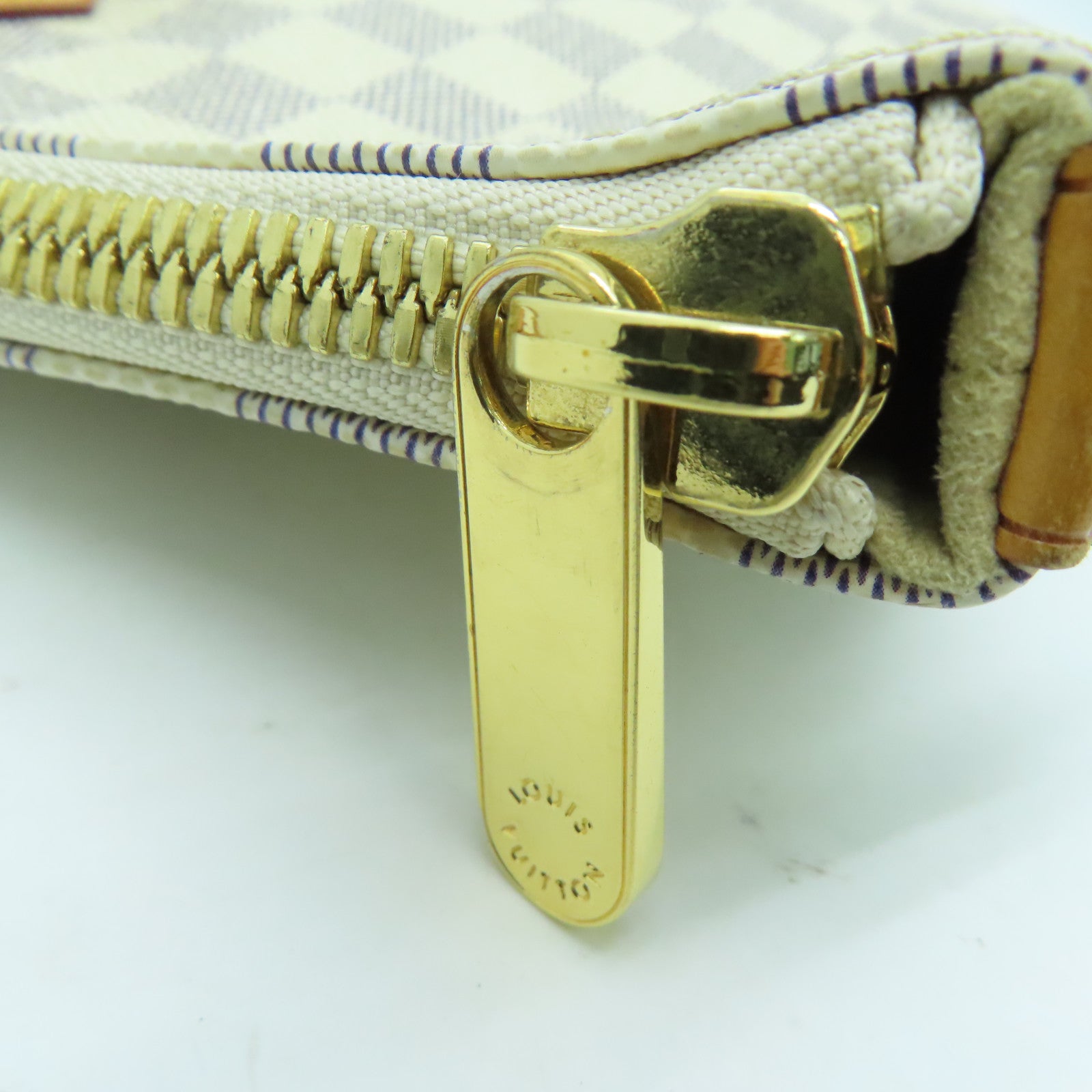 LOUIS VUITTON Damier Azur Saleya MM金扣手挽袋米色