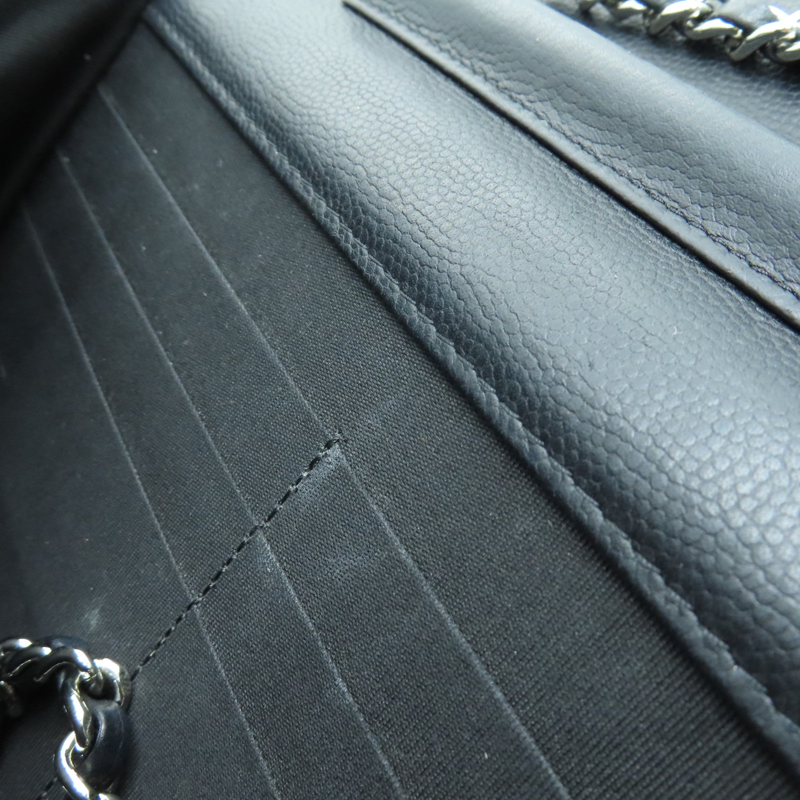CHANEL Caviar皮革Wallet On Chain链带肩背袋银扣黑色