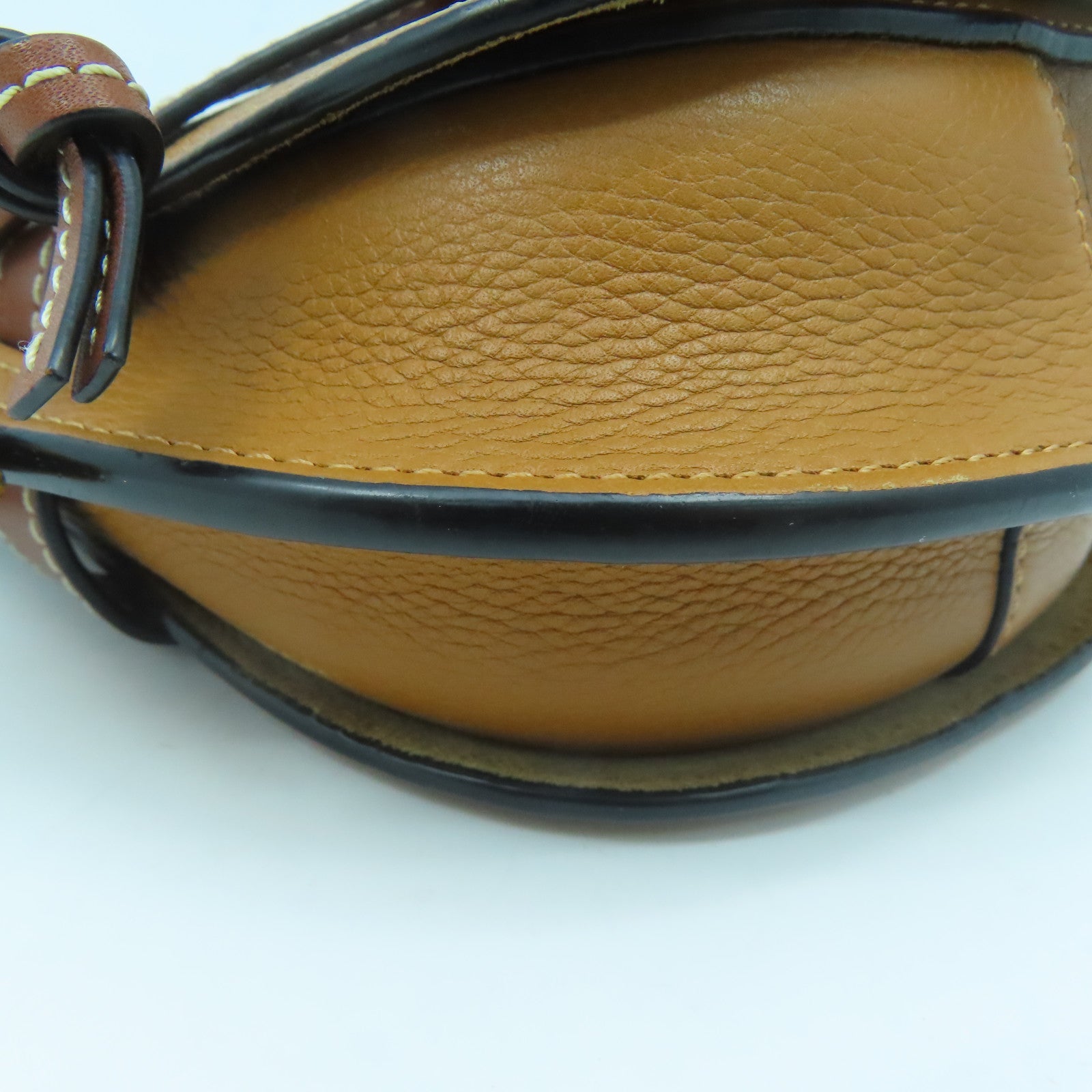 LOEWE 牛皮皮革Small Gate金扣肩背袋啡色