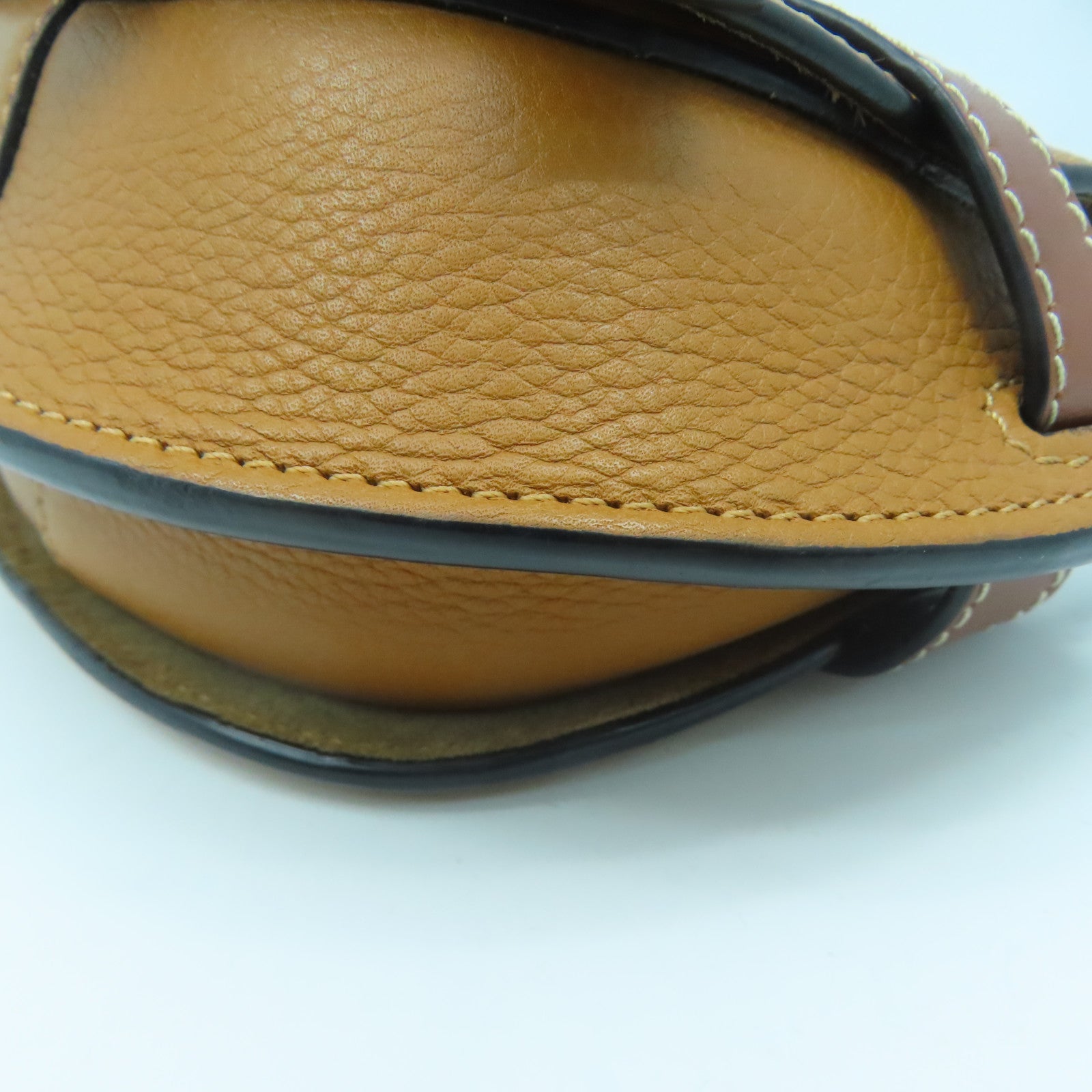 LOEWE 牛皮皮革Small Gate金扣肩背袋啡色