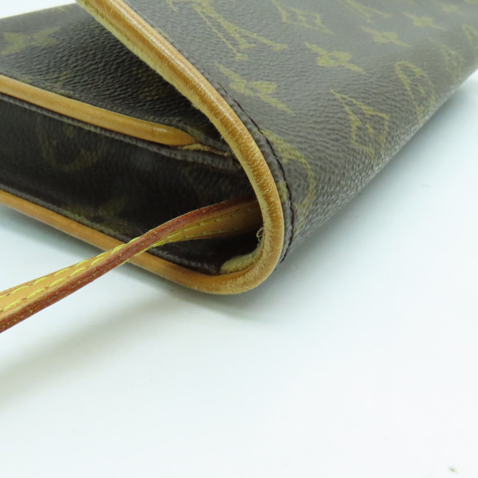 LOUIS VUITTON Monogram Pochette Twin GM Shoulder Bag金扣肩背袋啡色