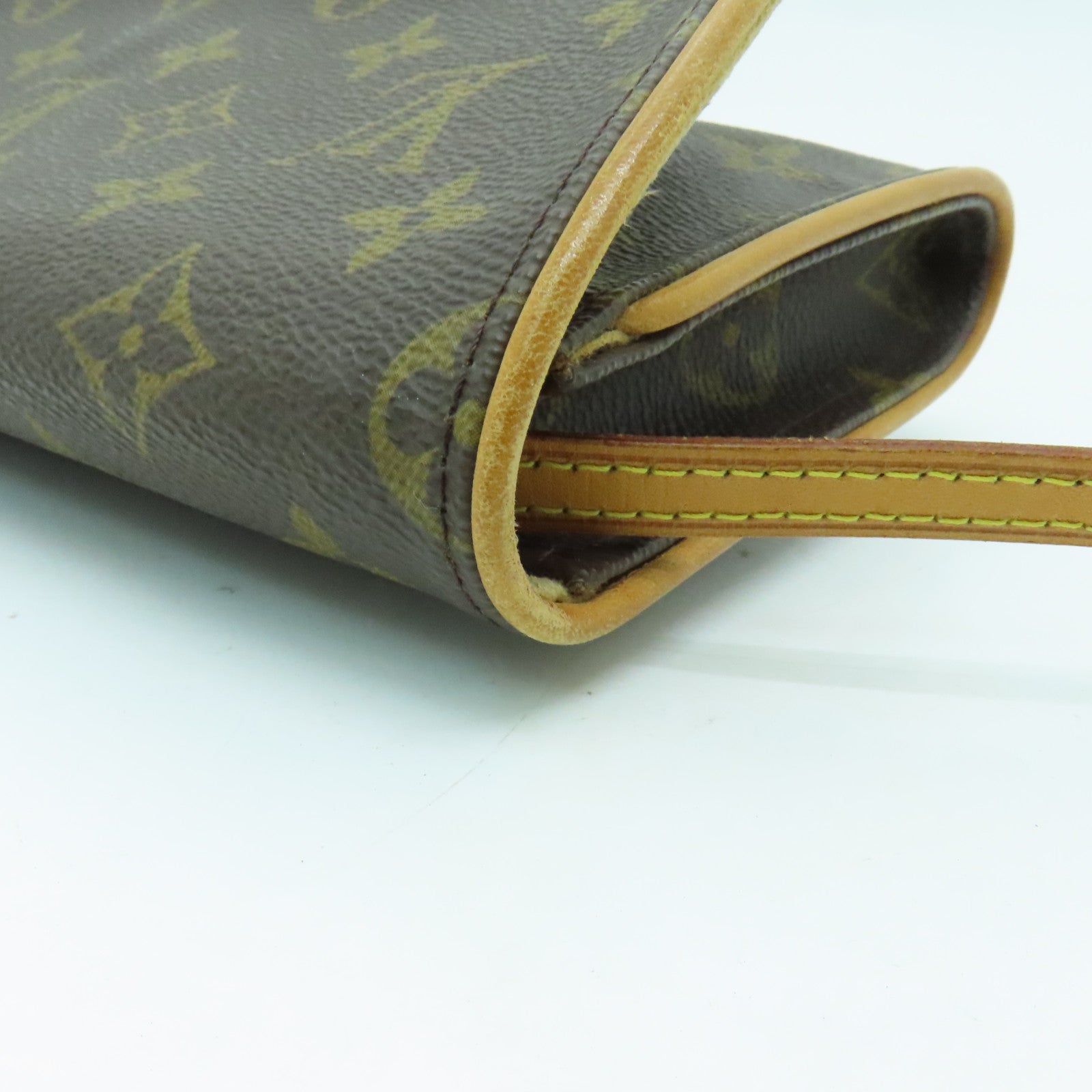 LOUIS VUITTON Monogram Pochette Twin GM Shoulder Bag金扣肩背袋啡色