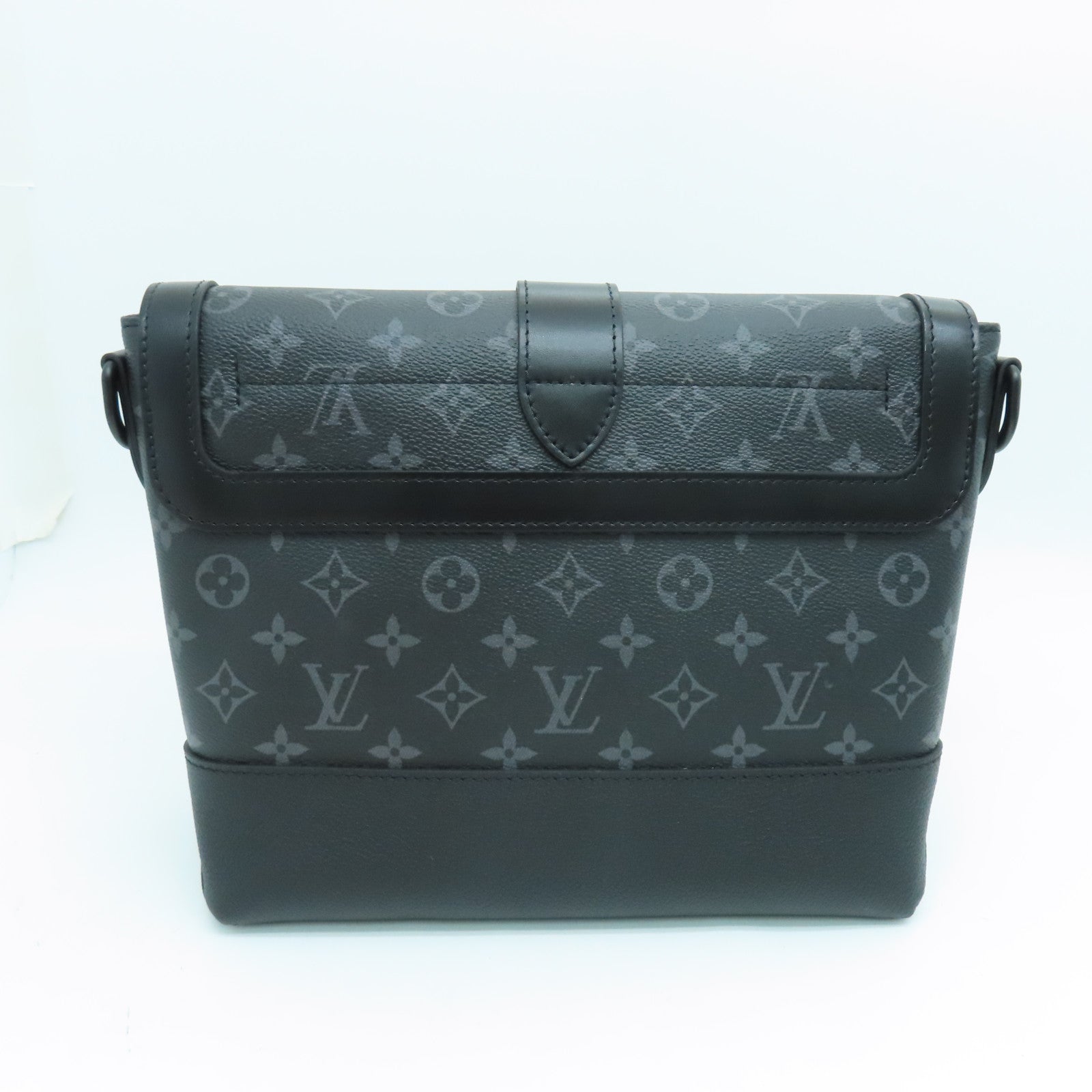LOUIS VUITTON Monogram Eclipse Saumur黑扣肩背袋黑色– Brand Off