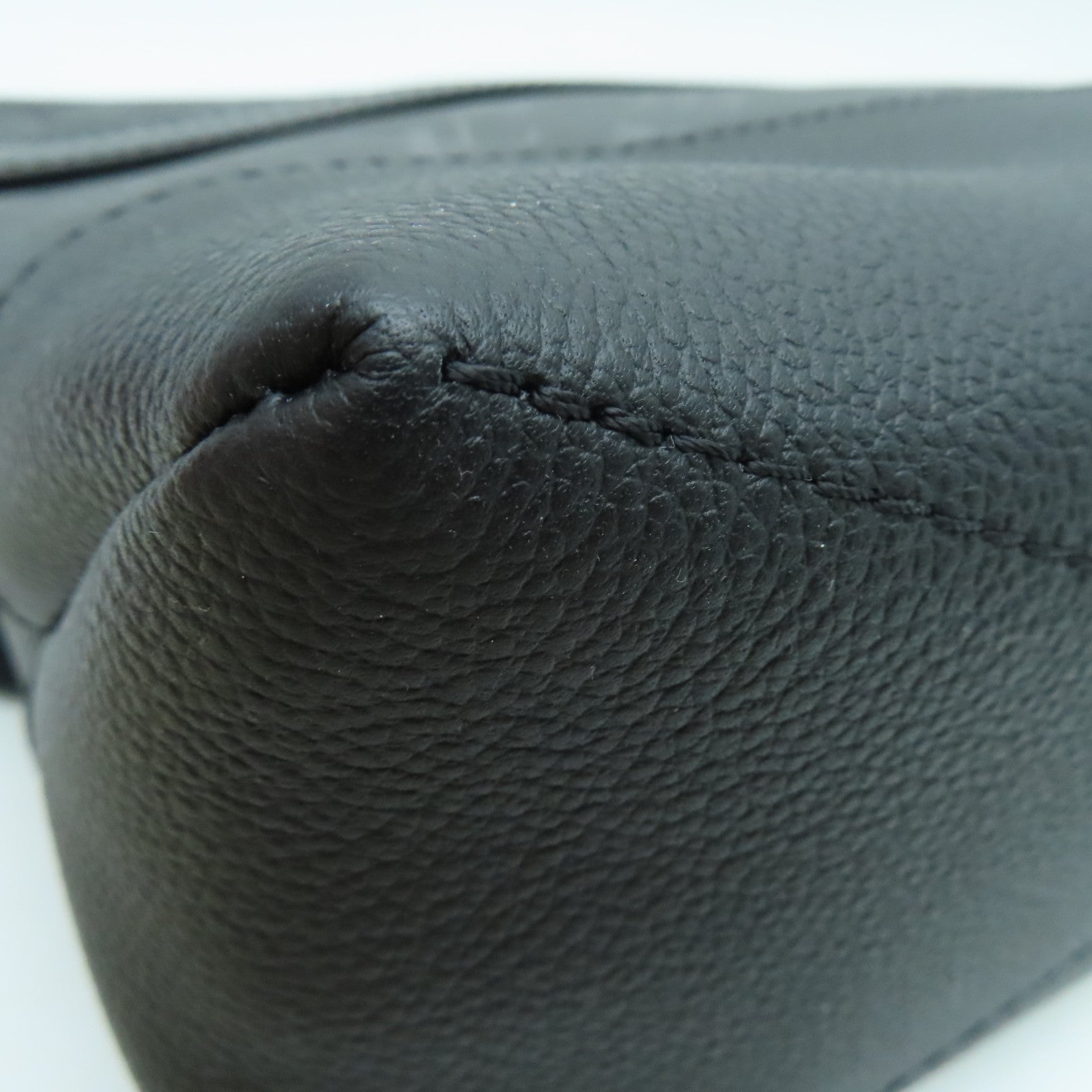 LOUIS VUITTON Monogram Eclipse Saumur黑扣肩背袋黑色