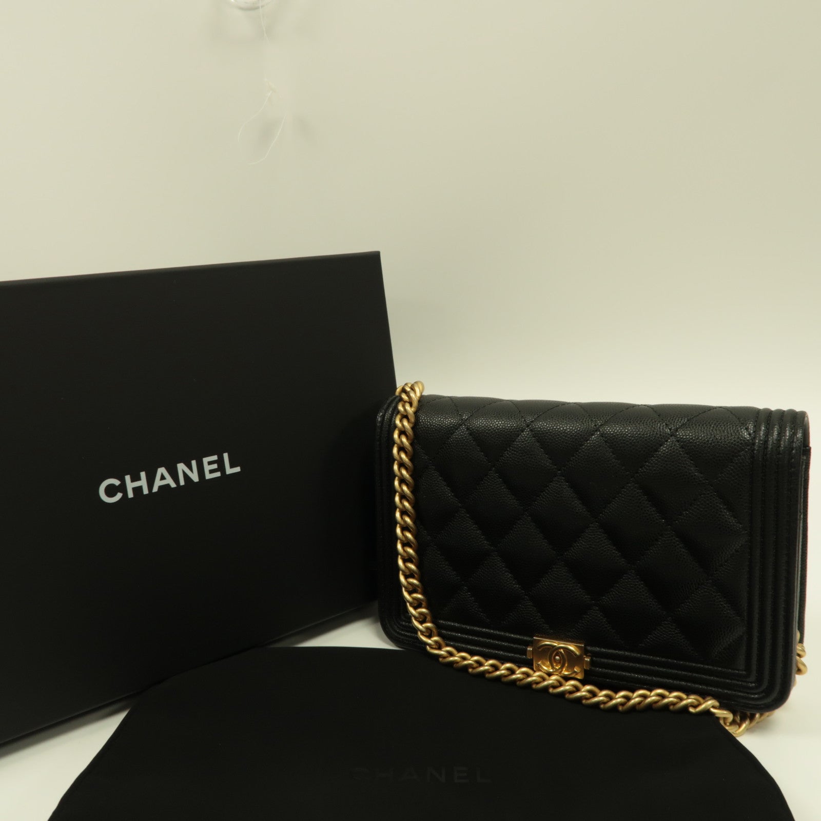 CHANEL 菱格Caviar皮革Boy Wallet On Chain金扣鏈帶肩背袋黑色