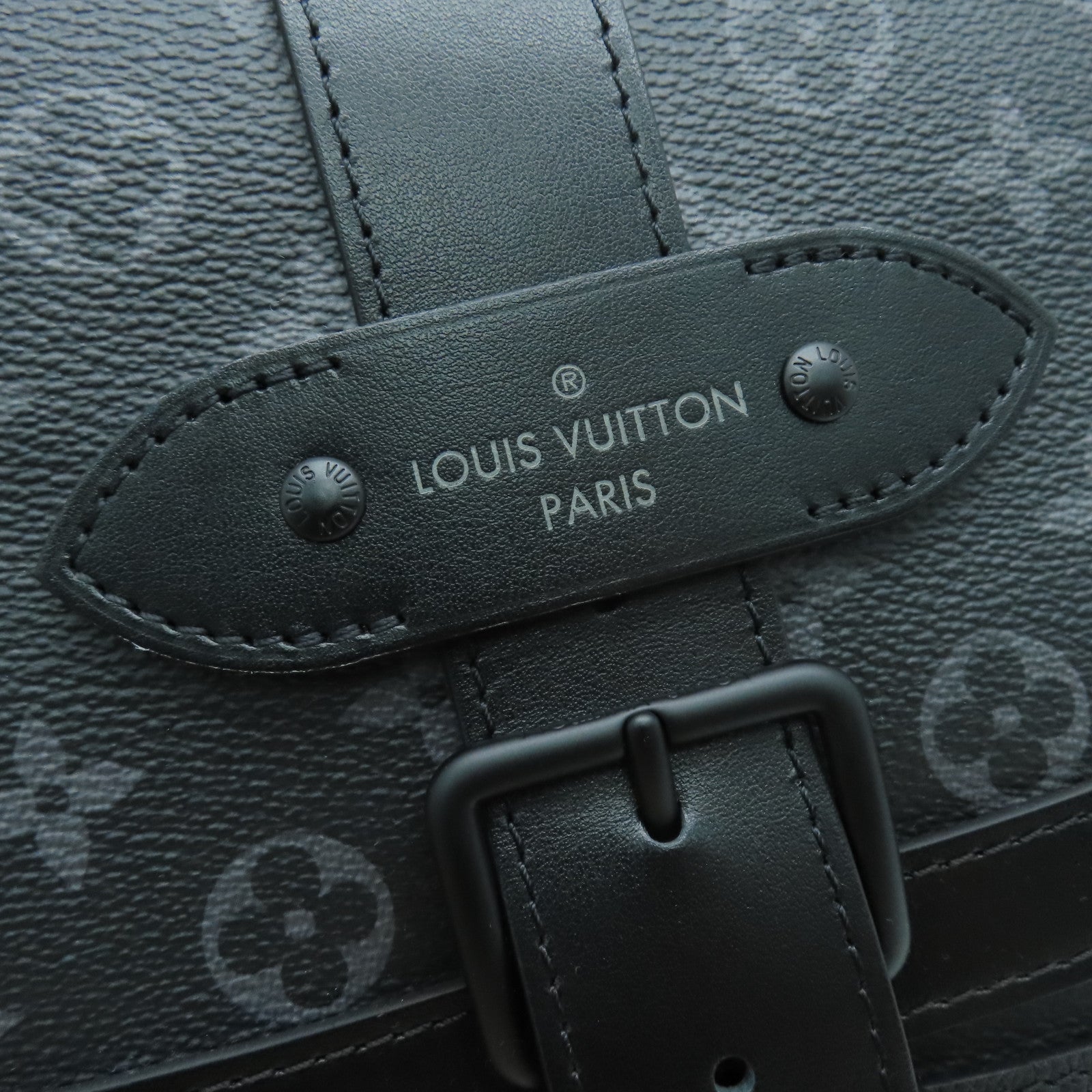 LOUIS VUITTON Monogram Eclipse Saumur黑扣肩背袋黑色