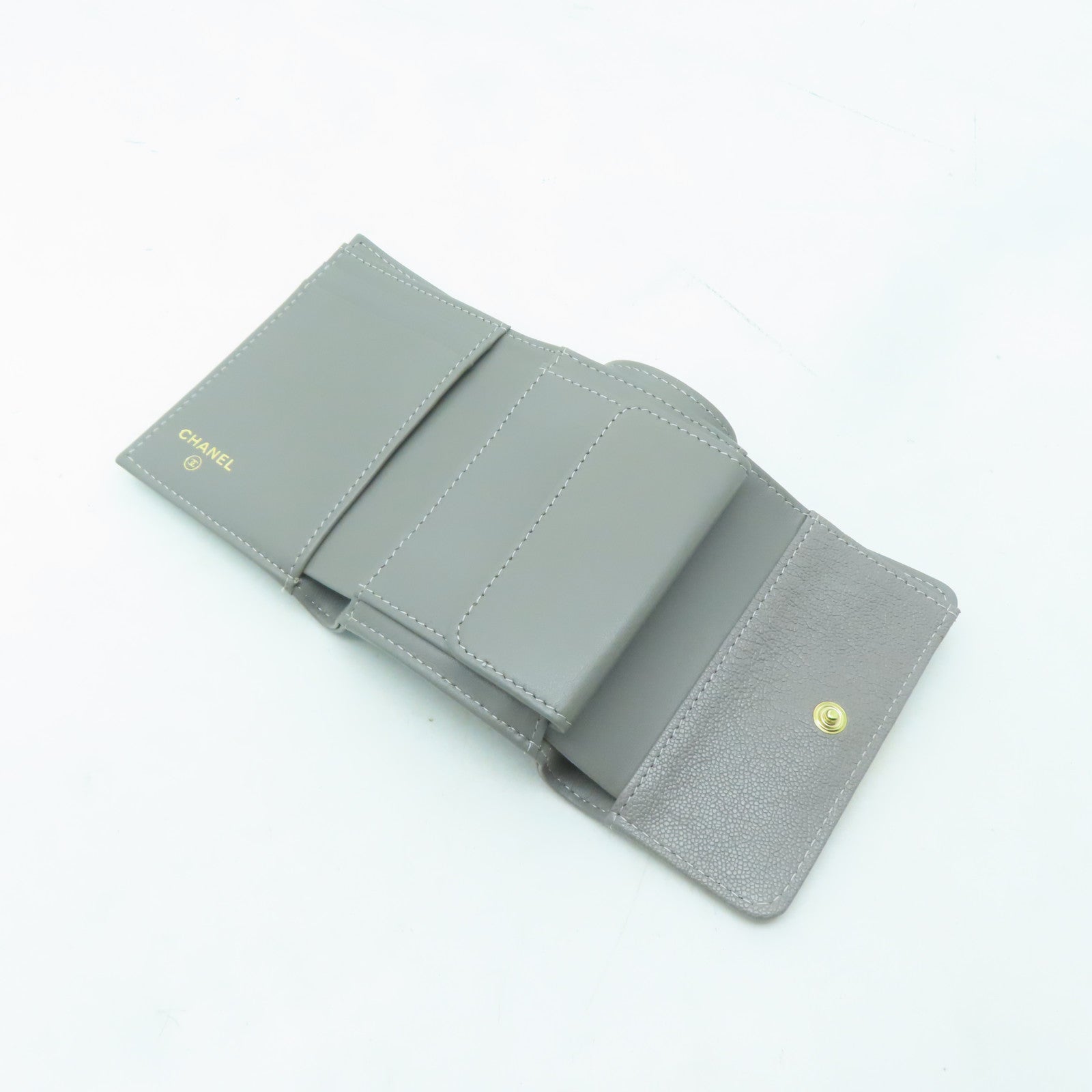 CHANEL 菱格Caviar皮革Boy Wallet金扣錢包灰色