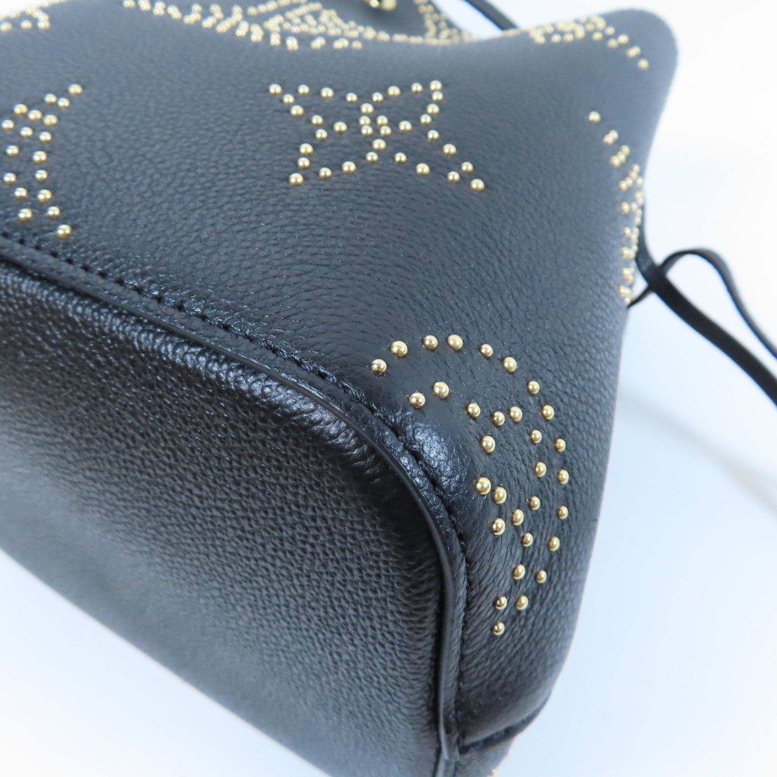 LOUIS VUITTON Monogram Empreinte NéoNoé BB金扣手挽肩背兩用袋黑色