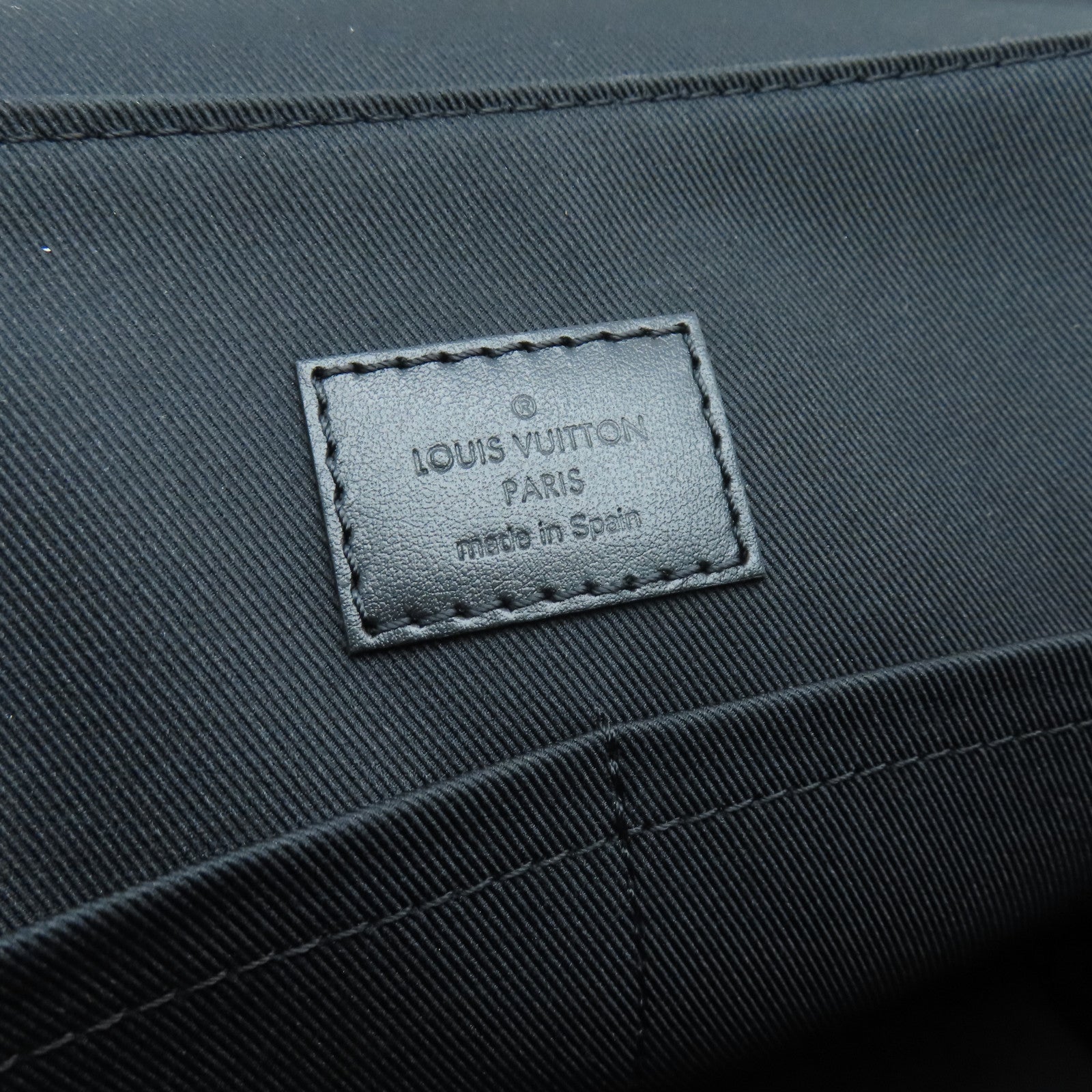 LOUIS VUITTON Monogram Eclipse Saumur黑扣肩背袋黑色