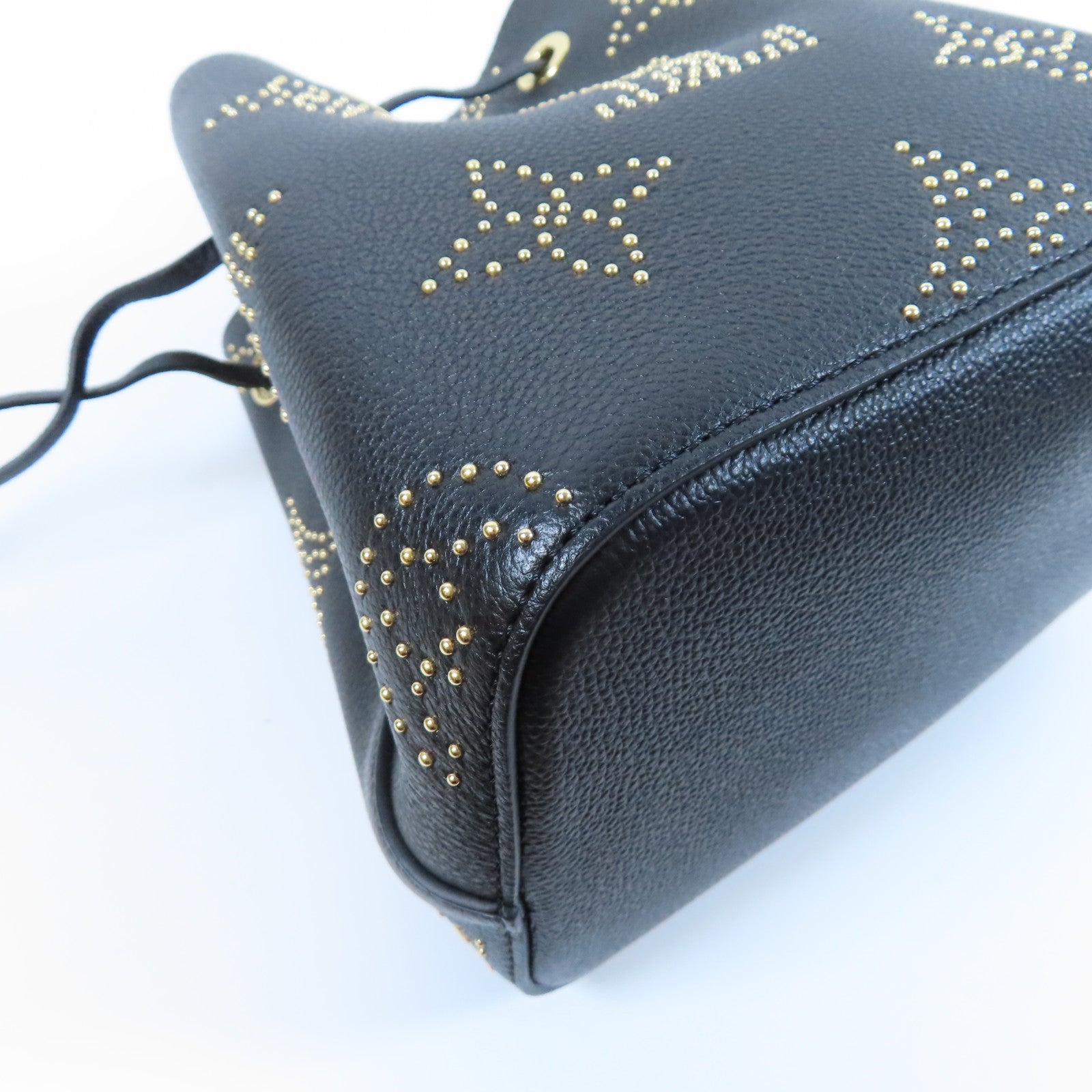 LOUIS VUITTON Monogram Empreinte NéoNoé BB金扣手挽肩背兩用袋黑色