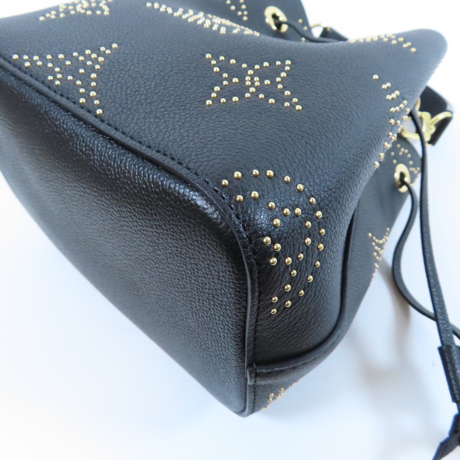 LOUIS VUITTON Monogram Empreinte NéoNoé BB金扣手挽肩背兩用袋黑色