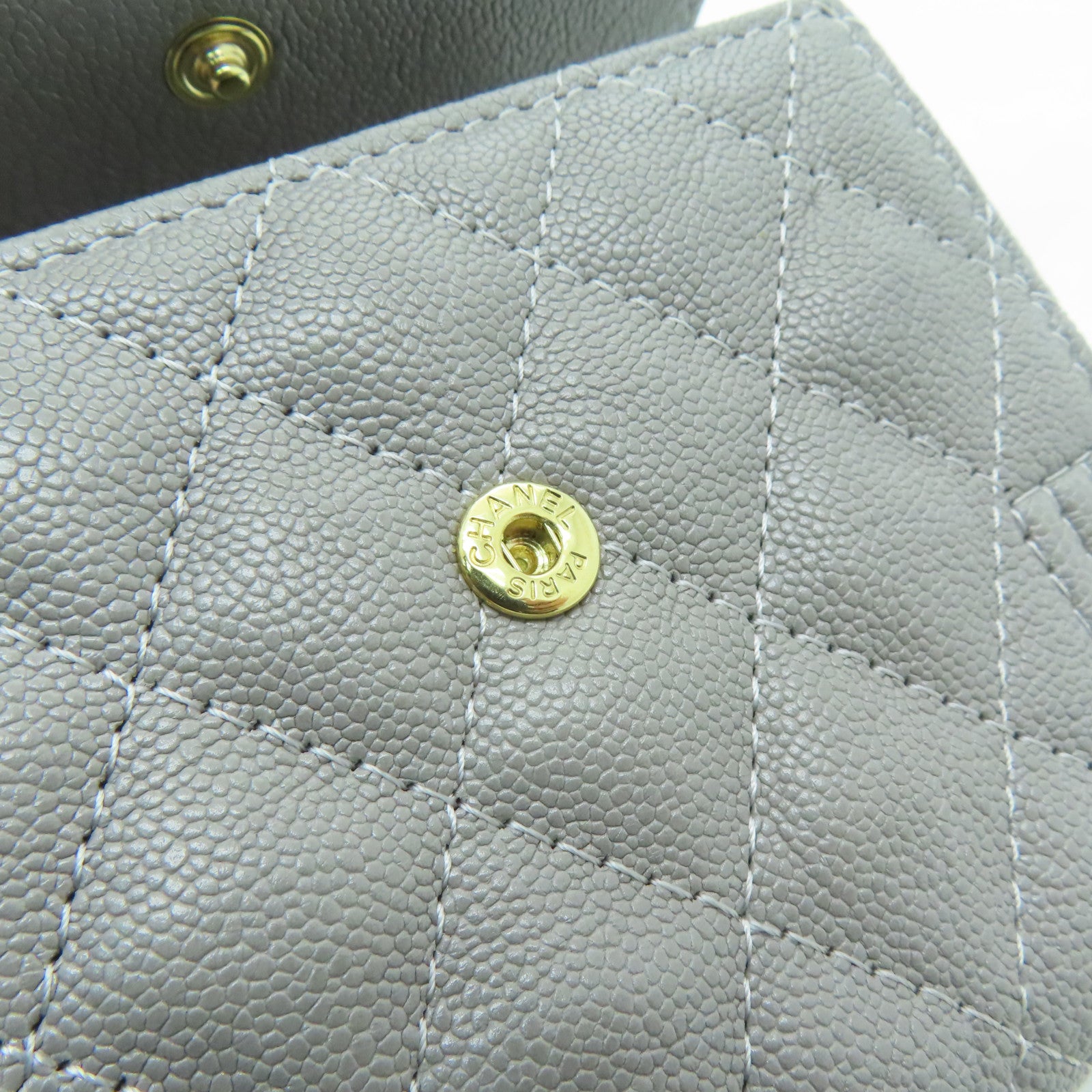CHANEL 菱格Caviar皮革Boy Wallet金扣錢包灰色