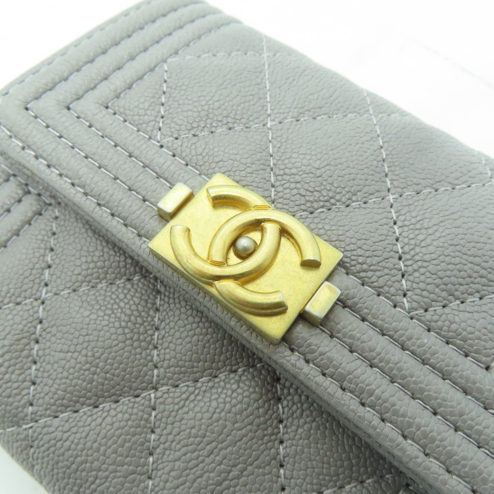 CHANEL 菱格Caviar皮革Boy Wallet金扣錢包灰色