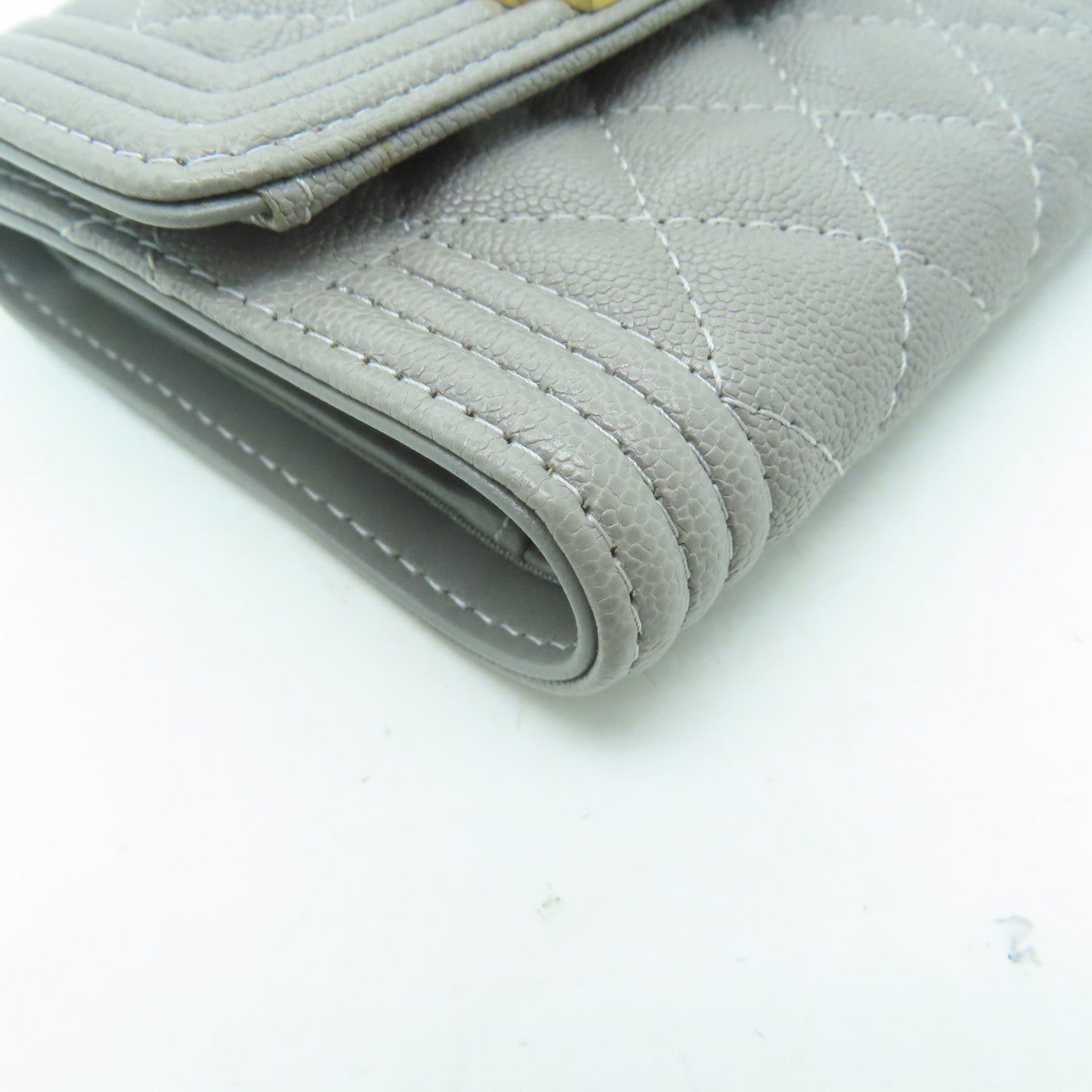 CHANEL 菱格Caviar皮革Boy Wallet金扣錢包灰色