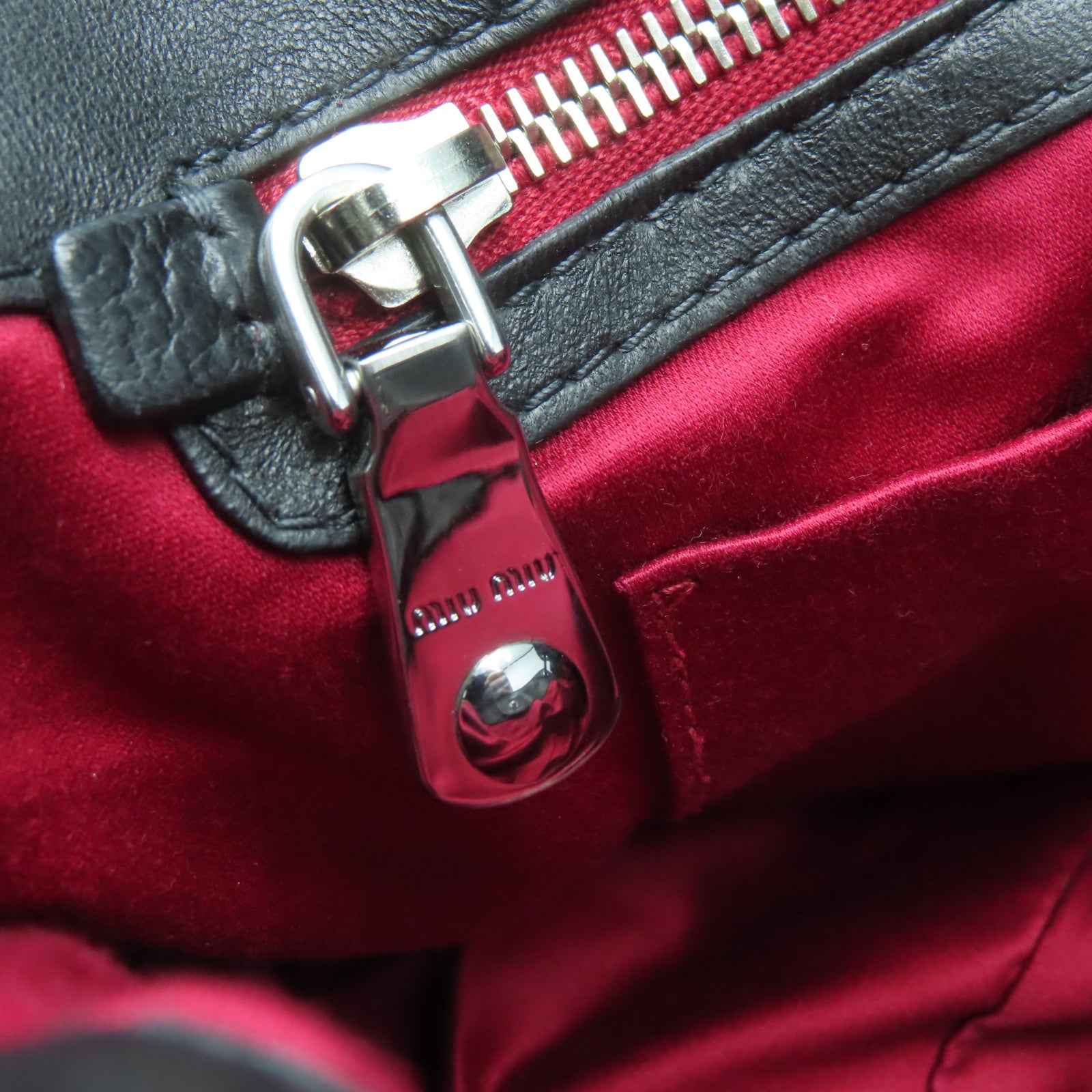 Miu Miu 羊皮皮革Shoulder Bag銀扣肩背袋黑色