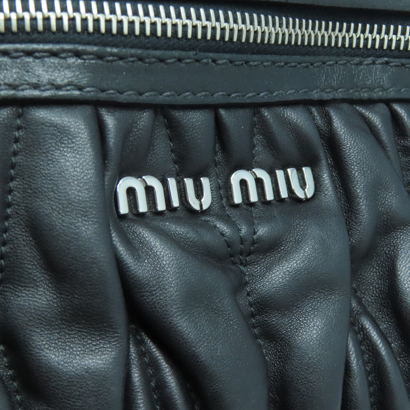 Miu Miu 羊皮皮革Shoulder Bag銀扣肩背袋黑色