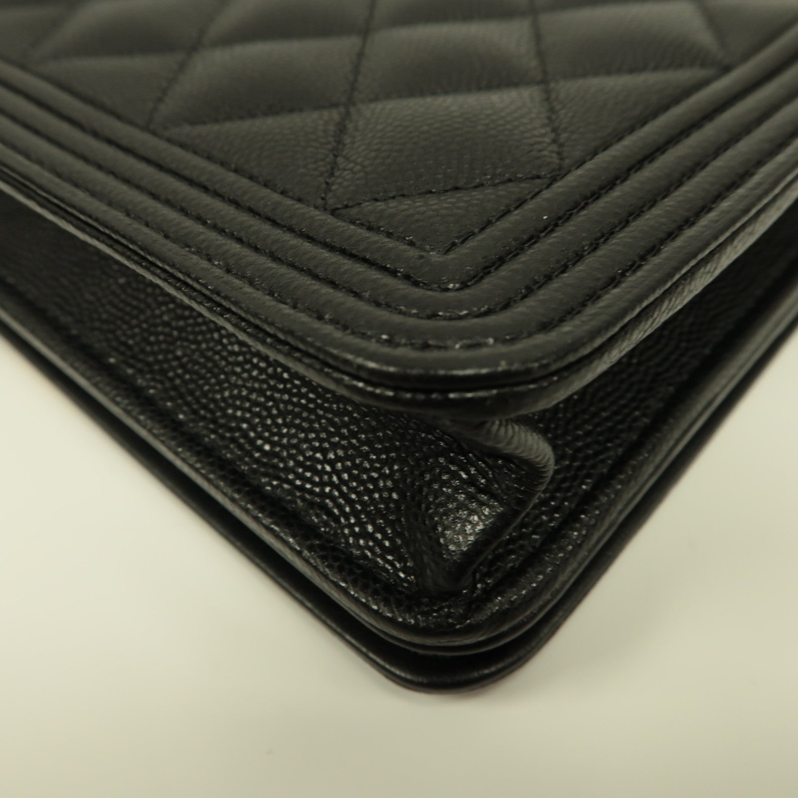 CHANEL 菱格Caviar皮革Boy Wallet On Chain金扣鏈帶肩背袋黑色