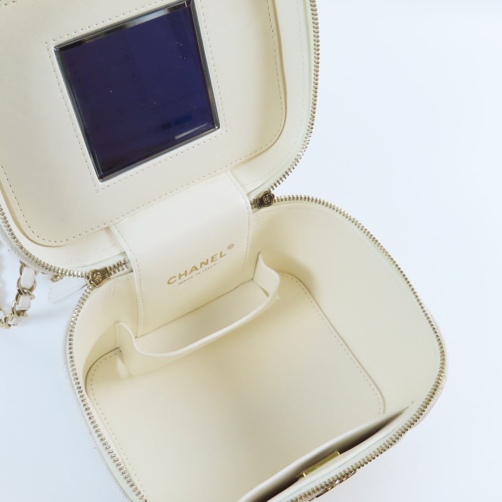 CHANEL 菱格Caviar皮革Vanity Case金扣手挽肩背兩用袋白色