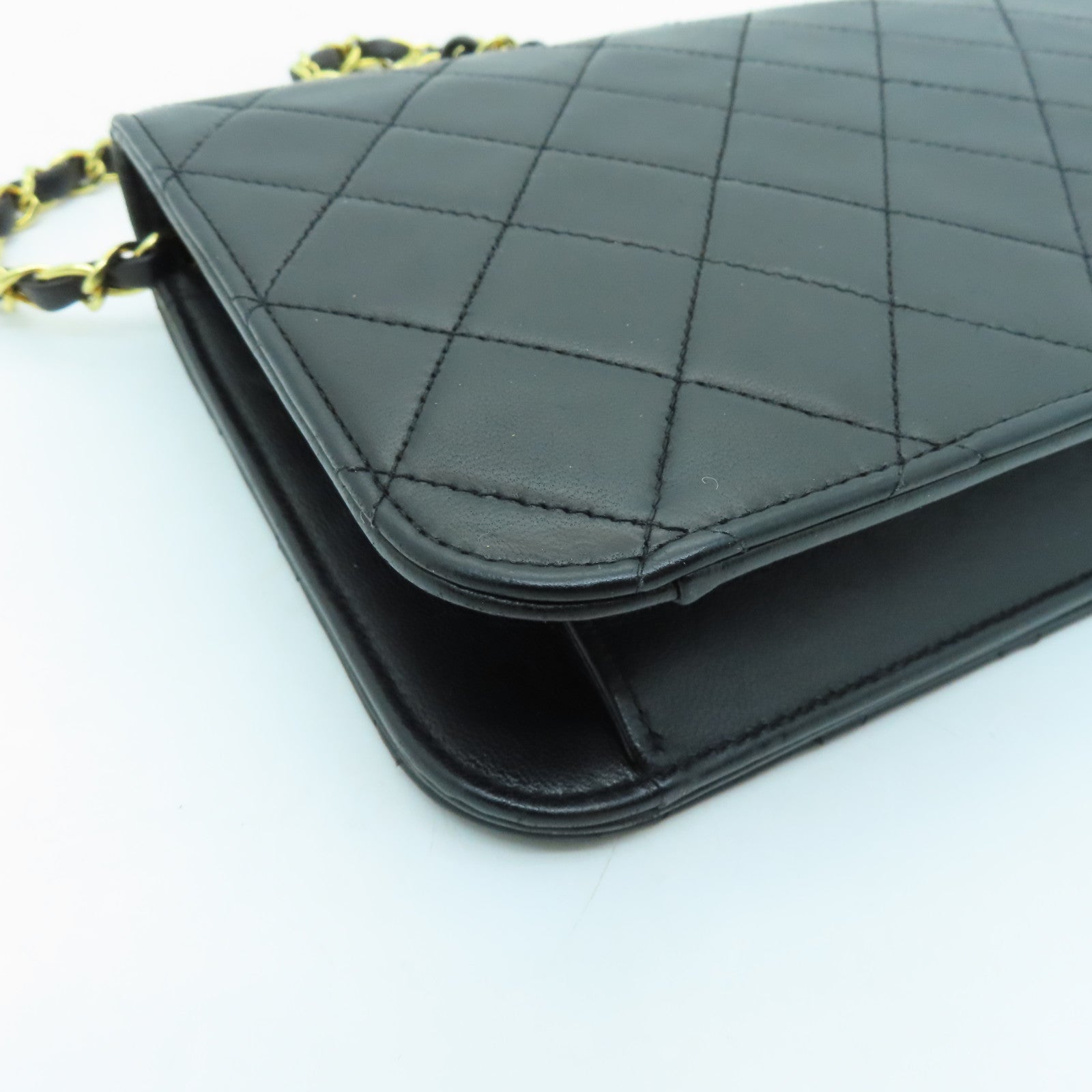 CHANEL rhombic sheepskin leather Chain Shoulder Bag gold buckle chain shoulder bag black