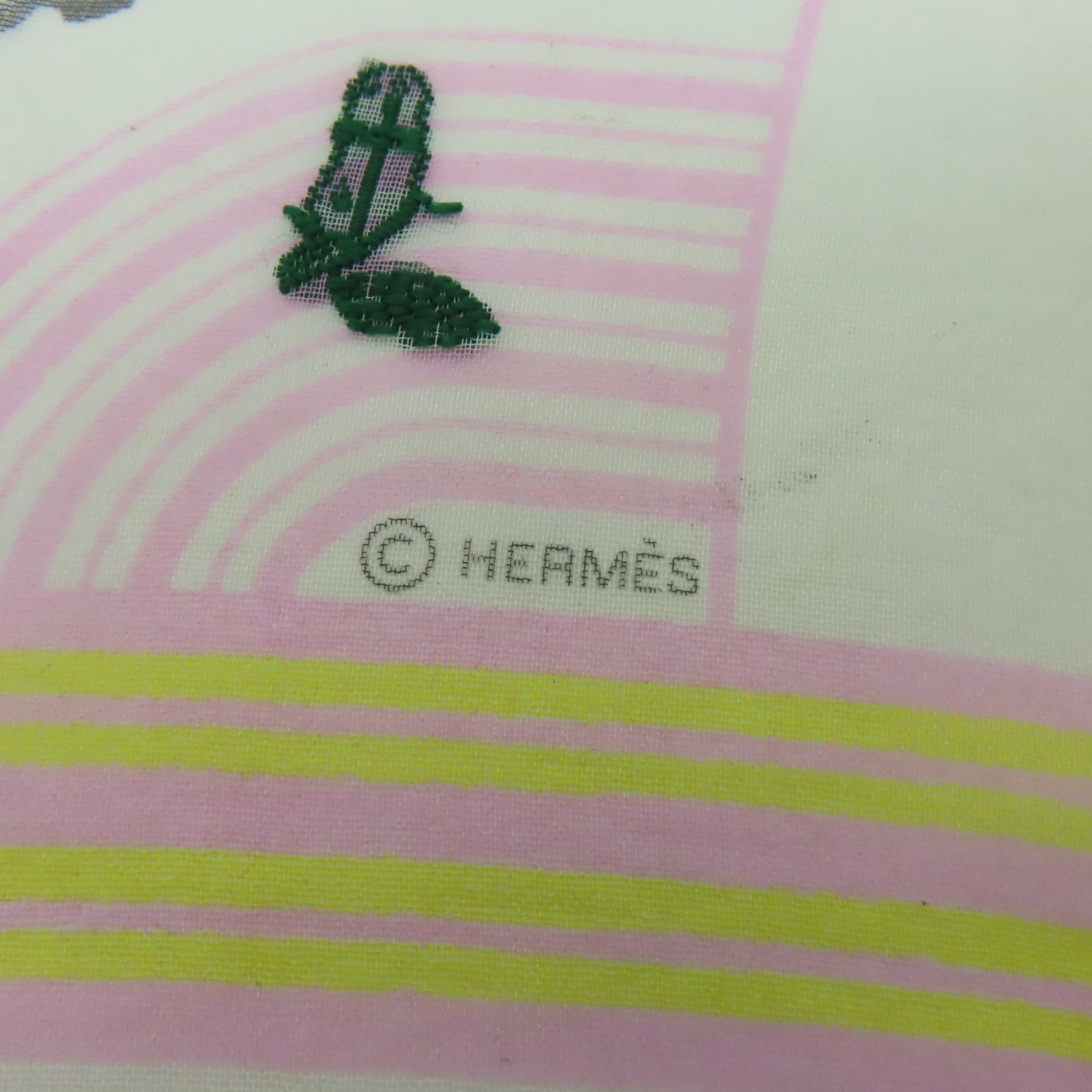 HERMES 【激減優惠】絲質/人造絲Scarf圍巾白色/彩色