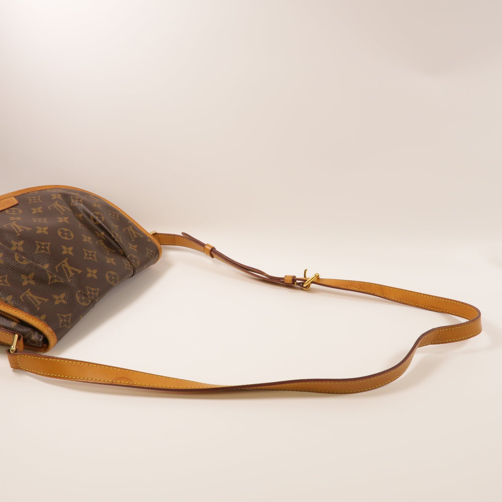 LOUIS VUITTON Monogram Menilmontant PM金扣肩背袋啡色