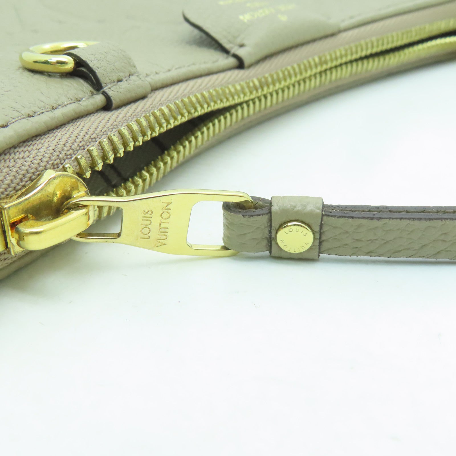 LOUIS VUITTON Monogram Empreinte Easy Pouch On Strap金扣肩背袋灰色