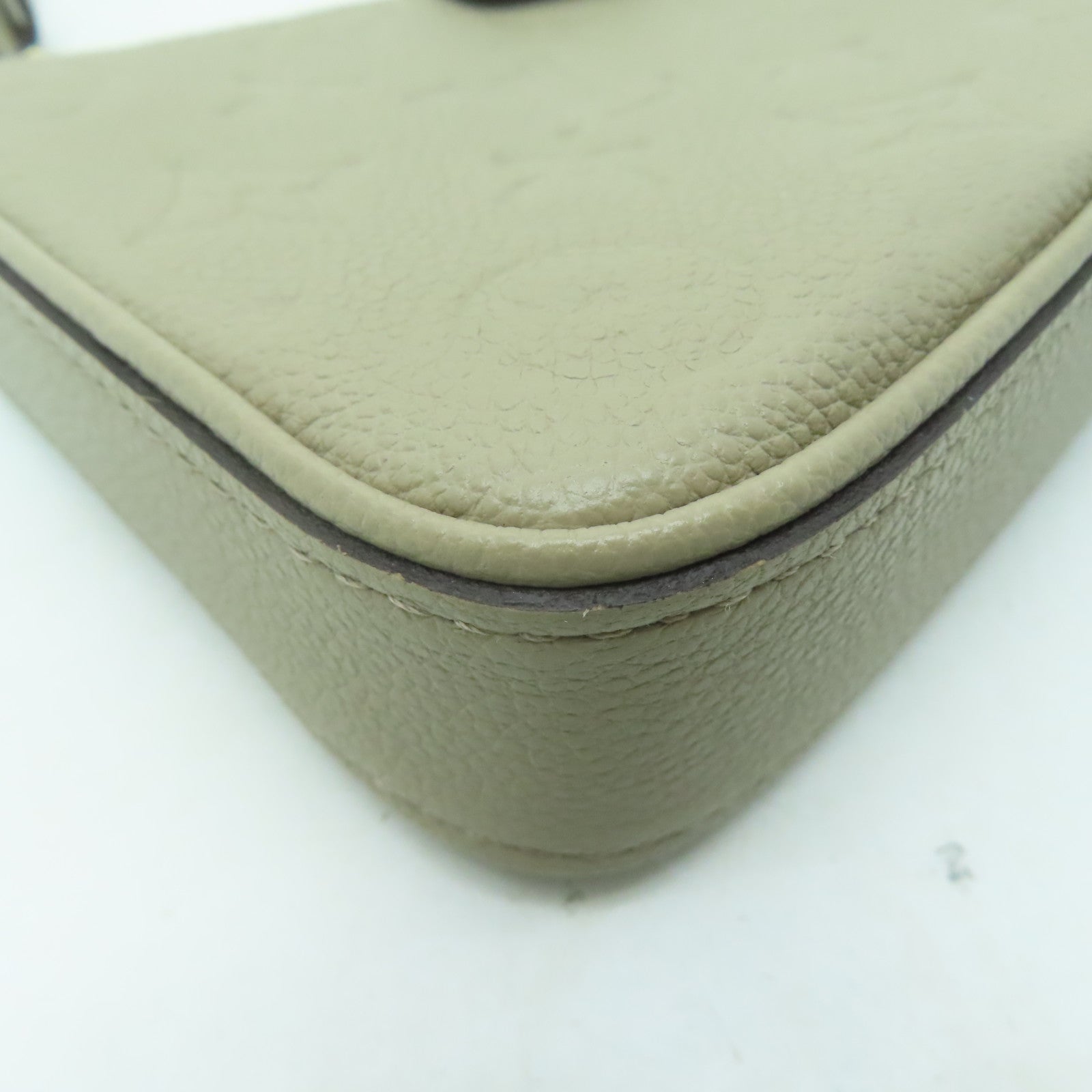 LOUIS VUITTON Monogram Empreinte Easy Pouch On Strap金扣肩背袋灰色