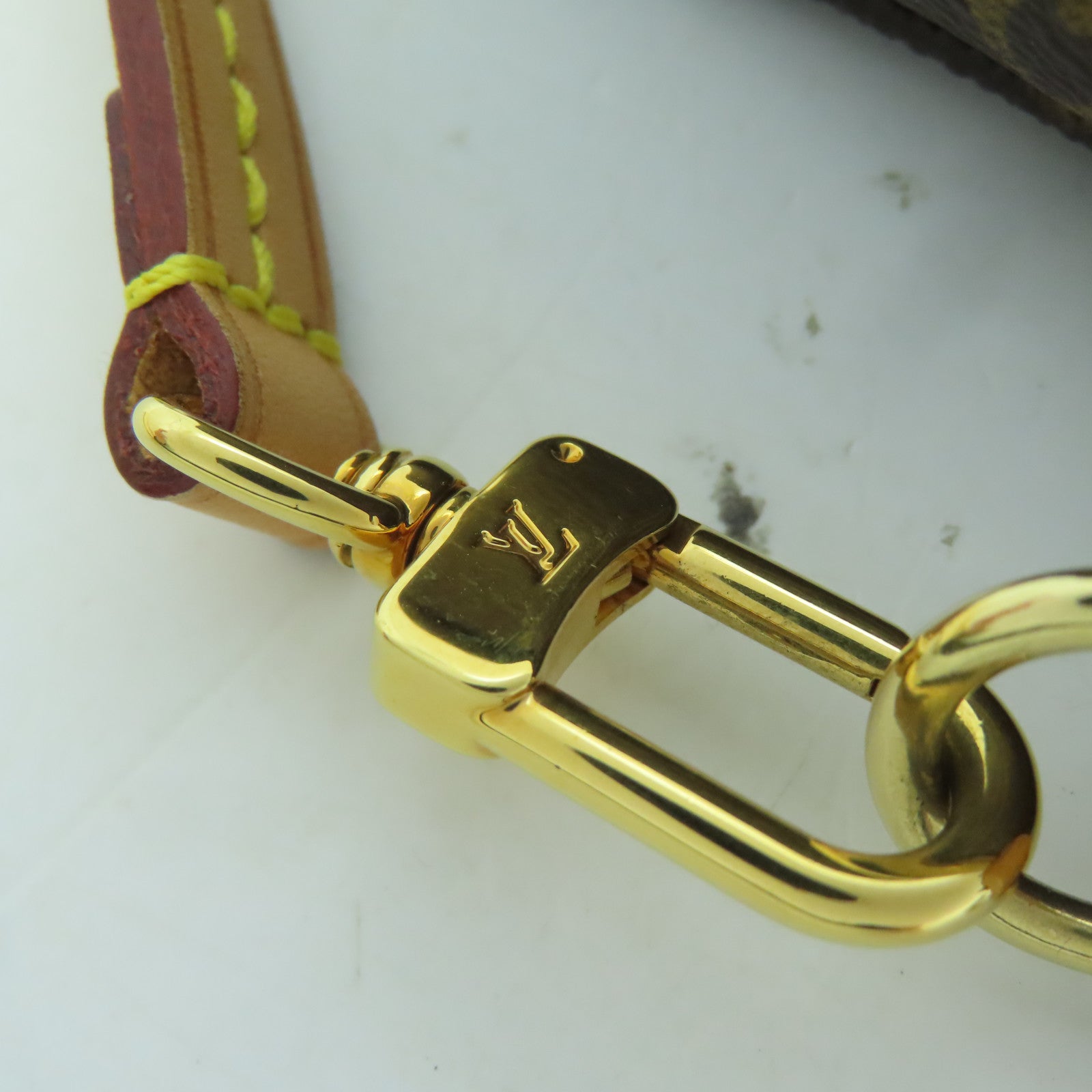 LOUIS VUITTON Monogram Pochette Accessories金扣手挽袋啡色