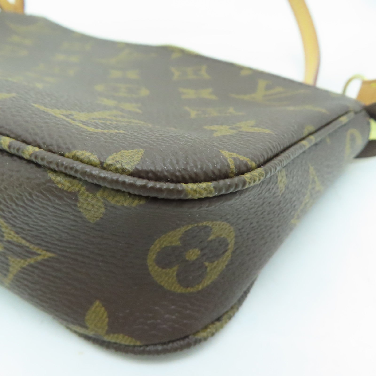 LOUIS VUITTON Monogram Pochette Accessories金扣手挽袋啡色