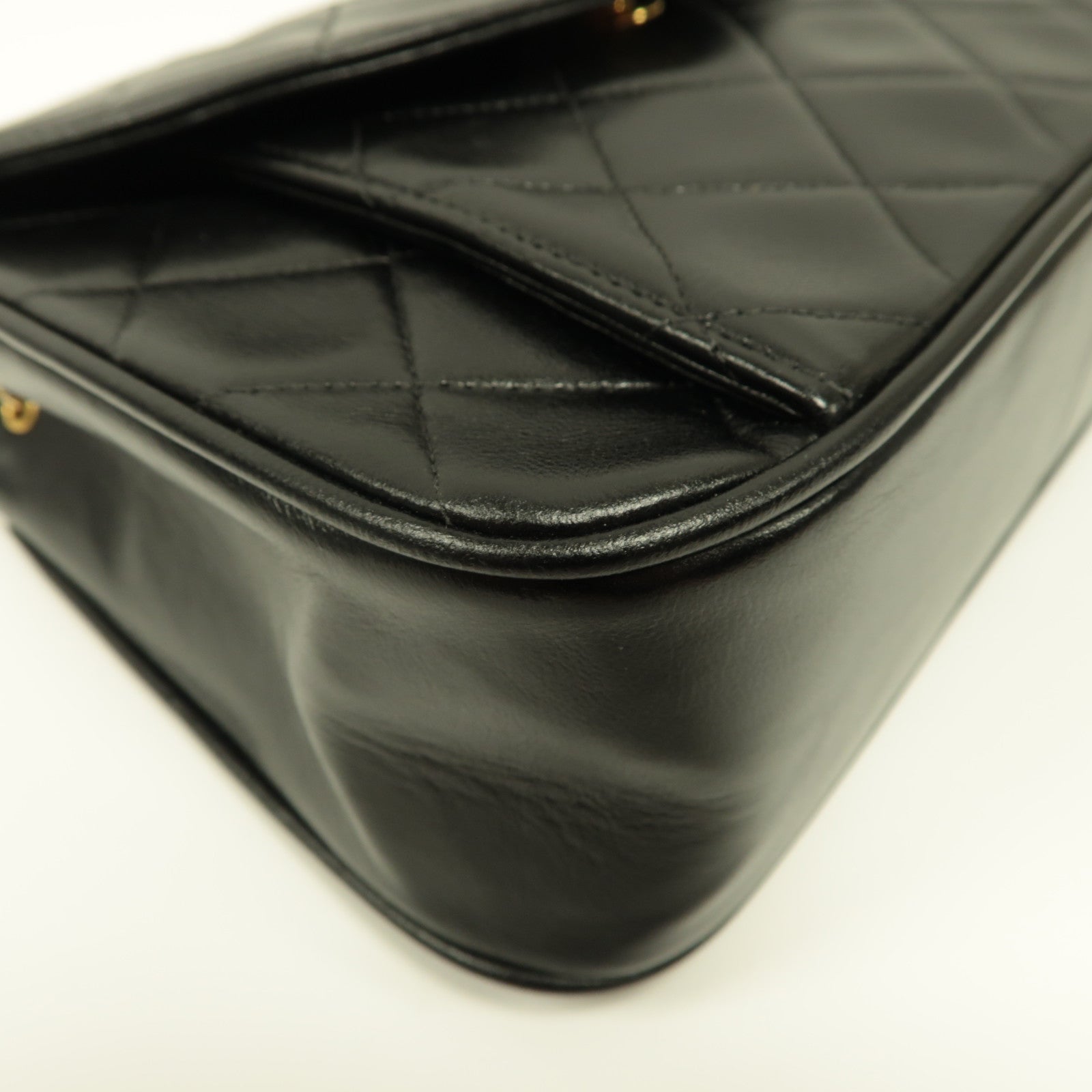 CHANEL 菱格羊皮皮革Vintage Shoulder Bag金扣鏈帶肩背袋黑色